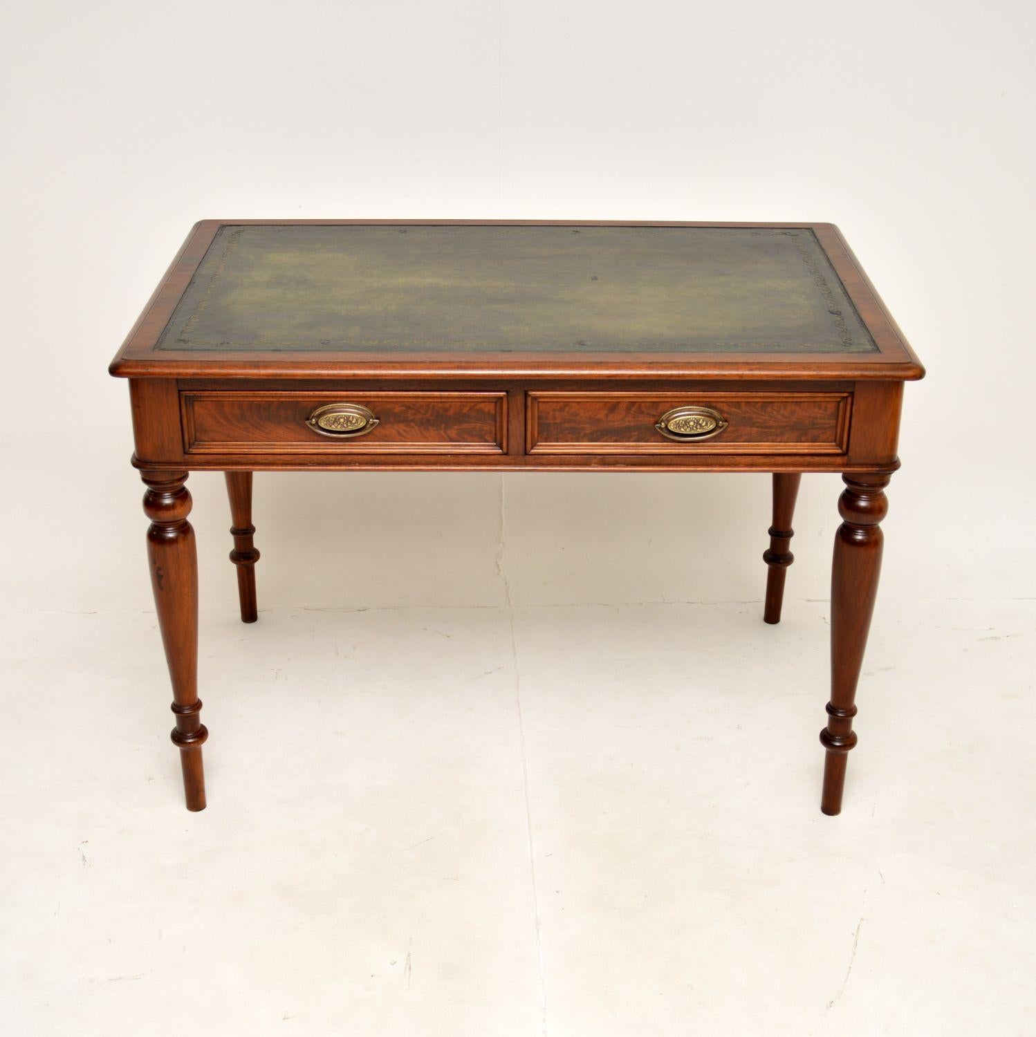 A very smart and extremely well made antique Victorian writing table / desk. This was made in England, it dates from around the 1860-1880 period.

The quality is outstanding, this is a very useful size and looks amazing from all angles. The back is