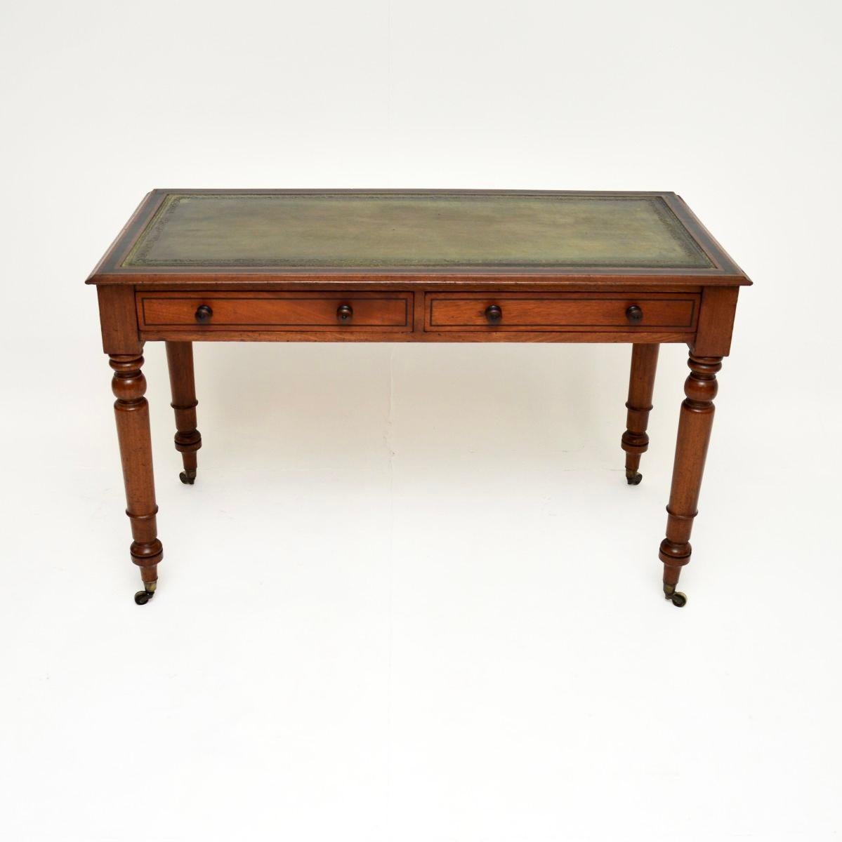 A smart and very well made antique Victorian writing table / desk. This was made in England, it dates from around the 1860-1880 period.

This is of wonderful quality and is a very useful size. It stands on beautifully turned legs terminating in