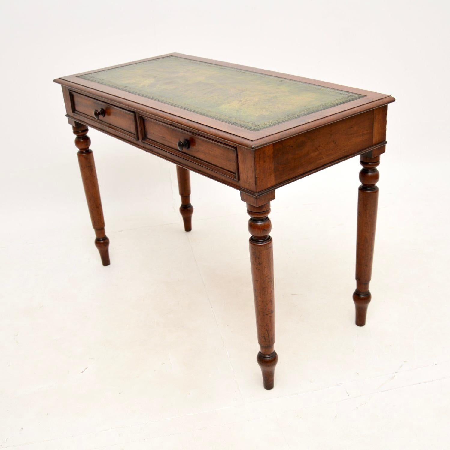 Antique table d'écriture victorienne / bureau Bon état - En vente à London, GB