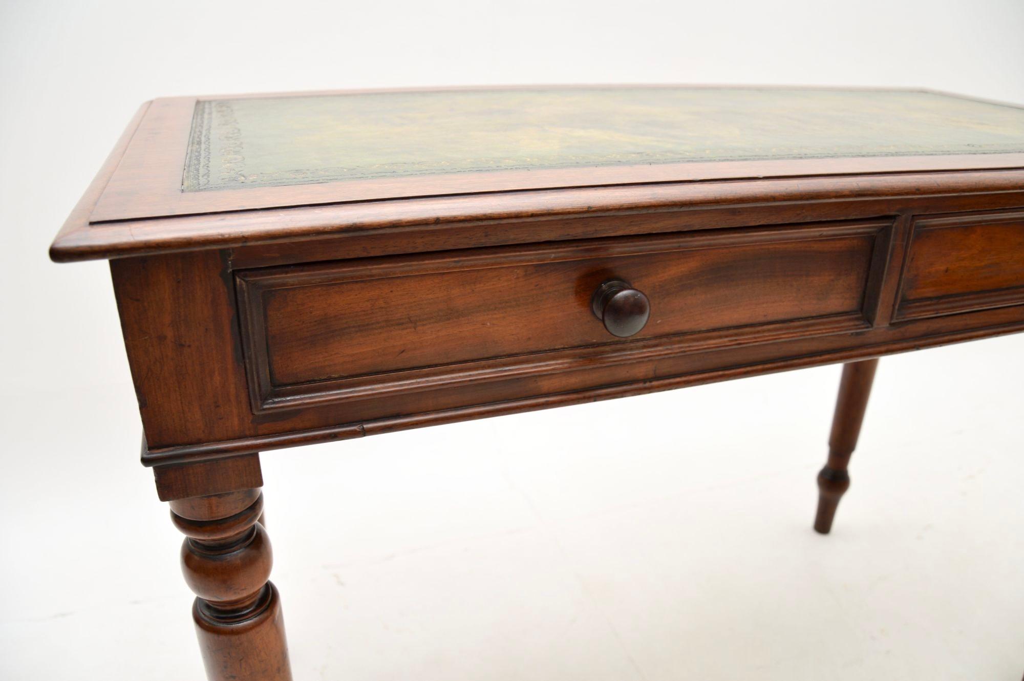 Milieu du XIXe siècle Antique table d'écriture victorienne / bureau