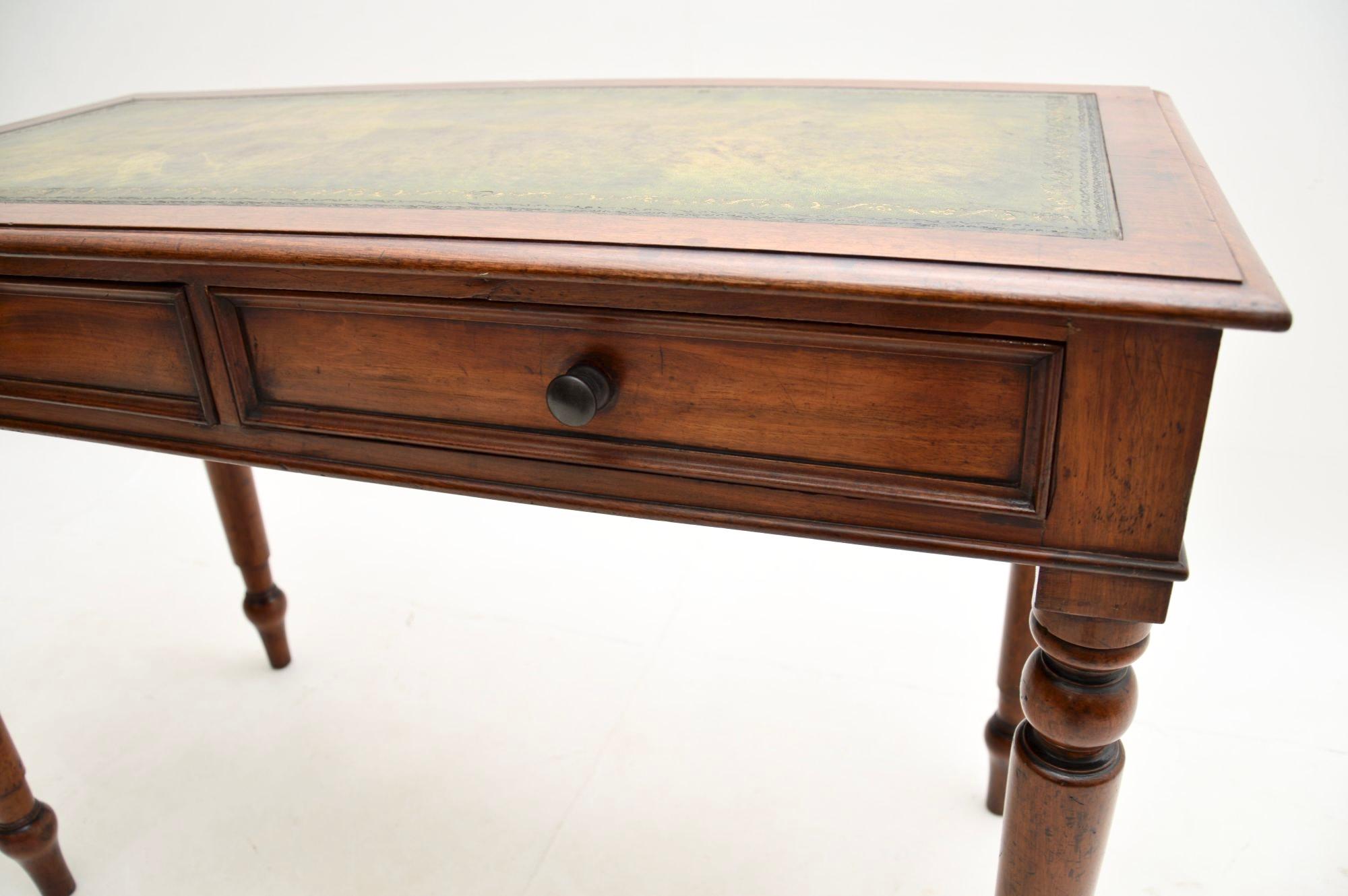 Cuir Antique table d'écriture victorienne / bureau