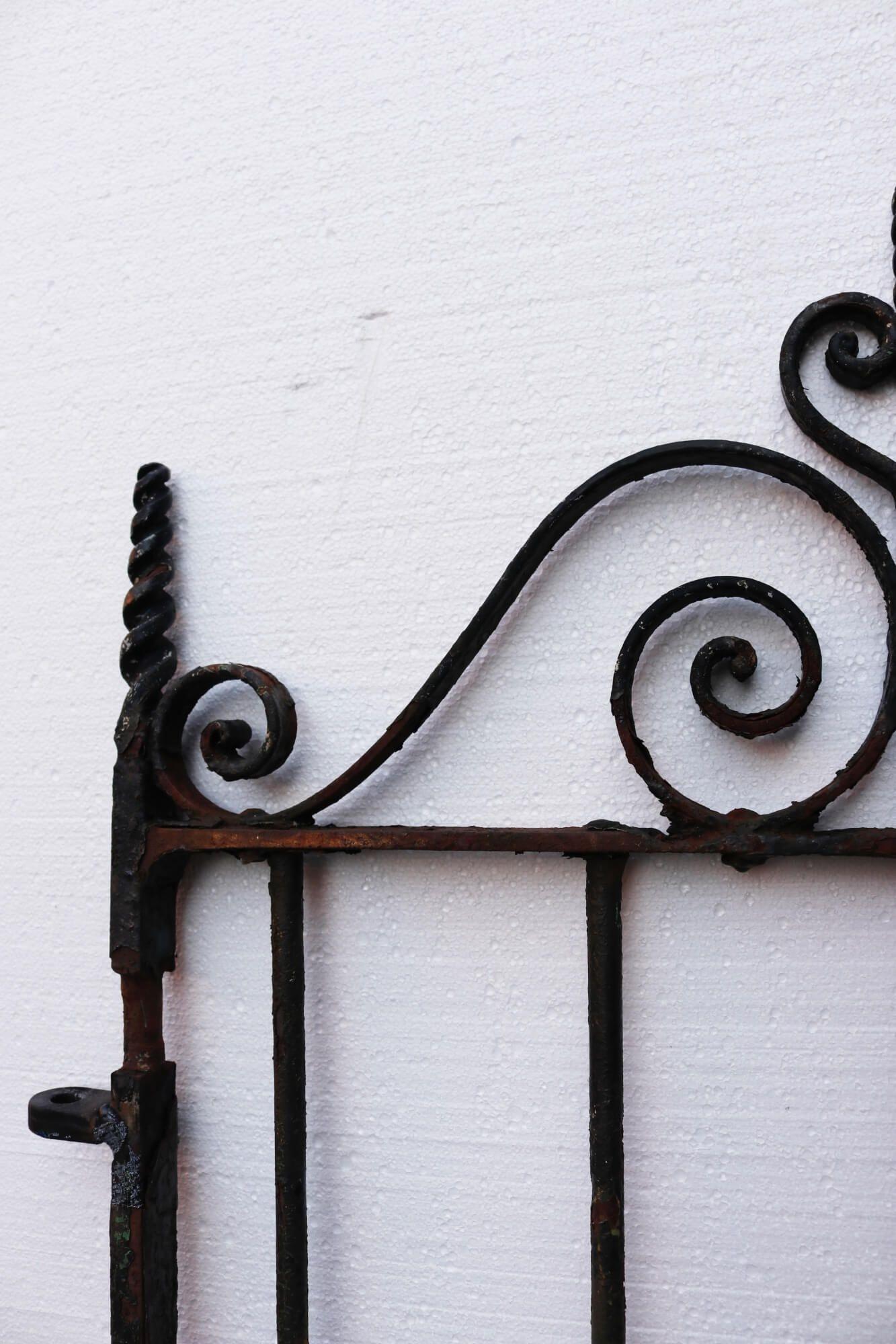 Antique Victorian Wrought Iron Pedestrian Gate In Fair Condition For Sale In Wormelow, Herefordshire