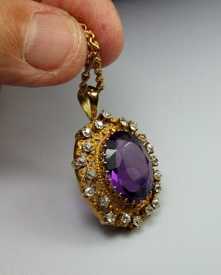 Antique Victorian Yellow Gold and 4.00 Carat Diamonds Amethyst Pendant Necklace For Sale 4