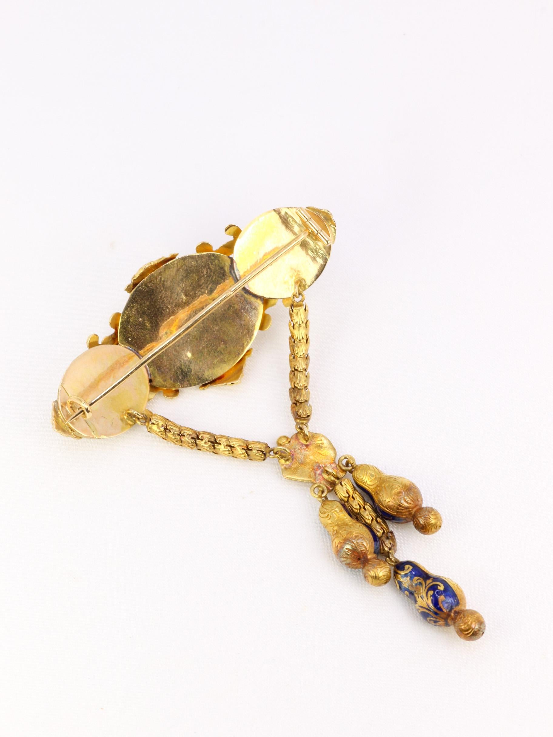 Round Cut Antique victorian yellow gold and blue enamel brooch set with pearls For Sale