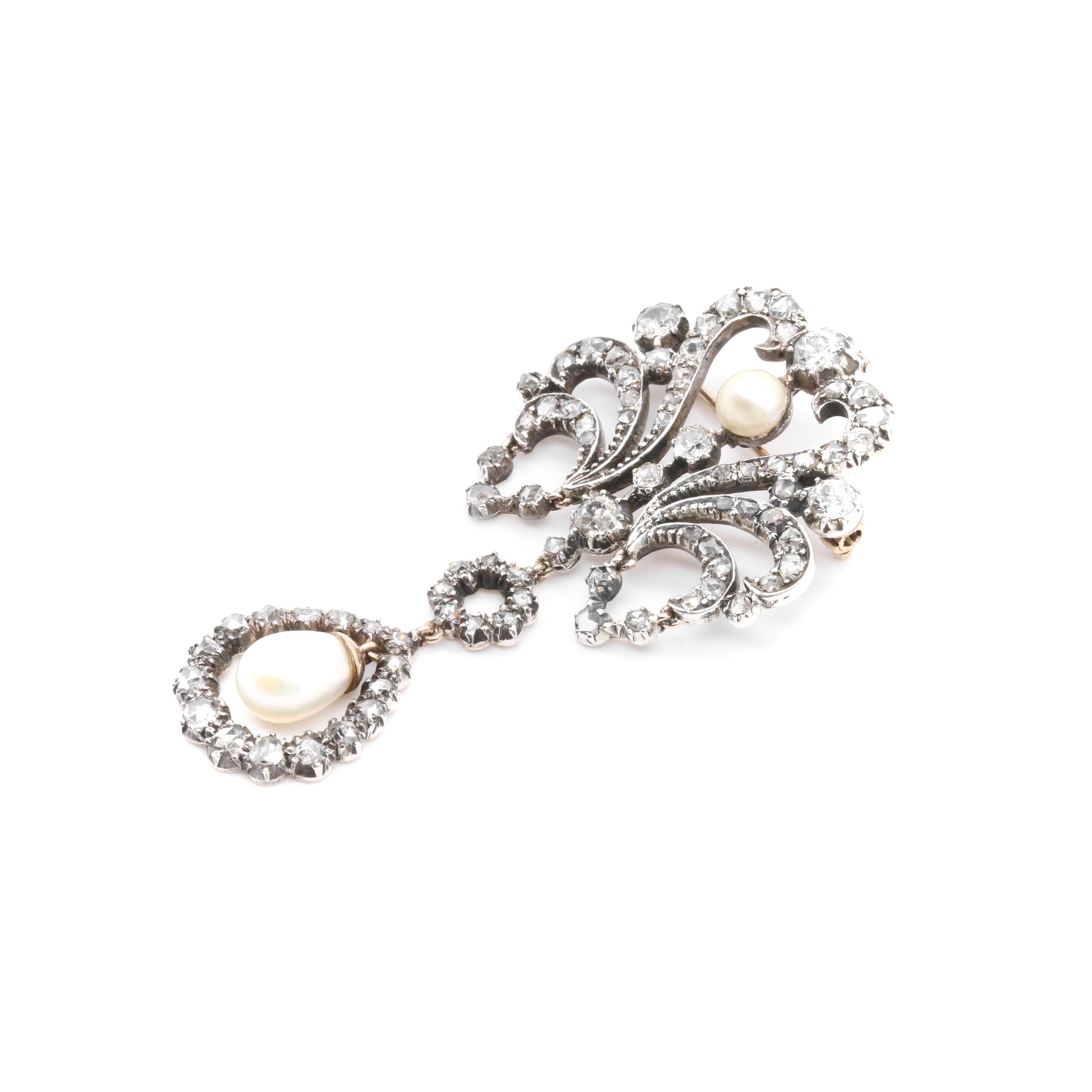 Antiguo broche victoriano de oro amarillo y plata con palmeta de diamantes y perlas de 1,74 quilates en venta 2
