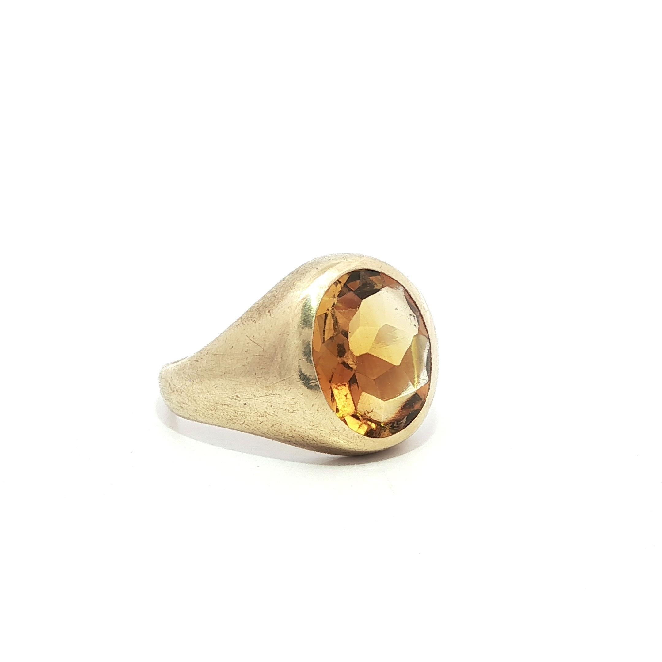Ancienne bague en or jaune victorien avec chaton ovale et solitaire en citrine en vente 1
