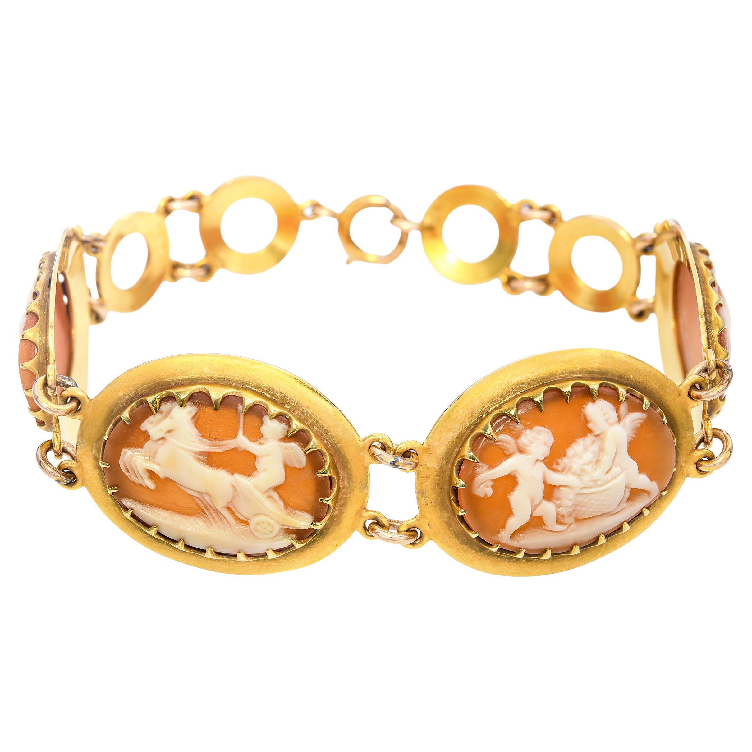 Antico bracciale vittoriano in oro giallo conchiglia intagliata e cammeo a pannelli di cherubini