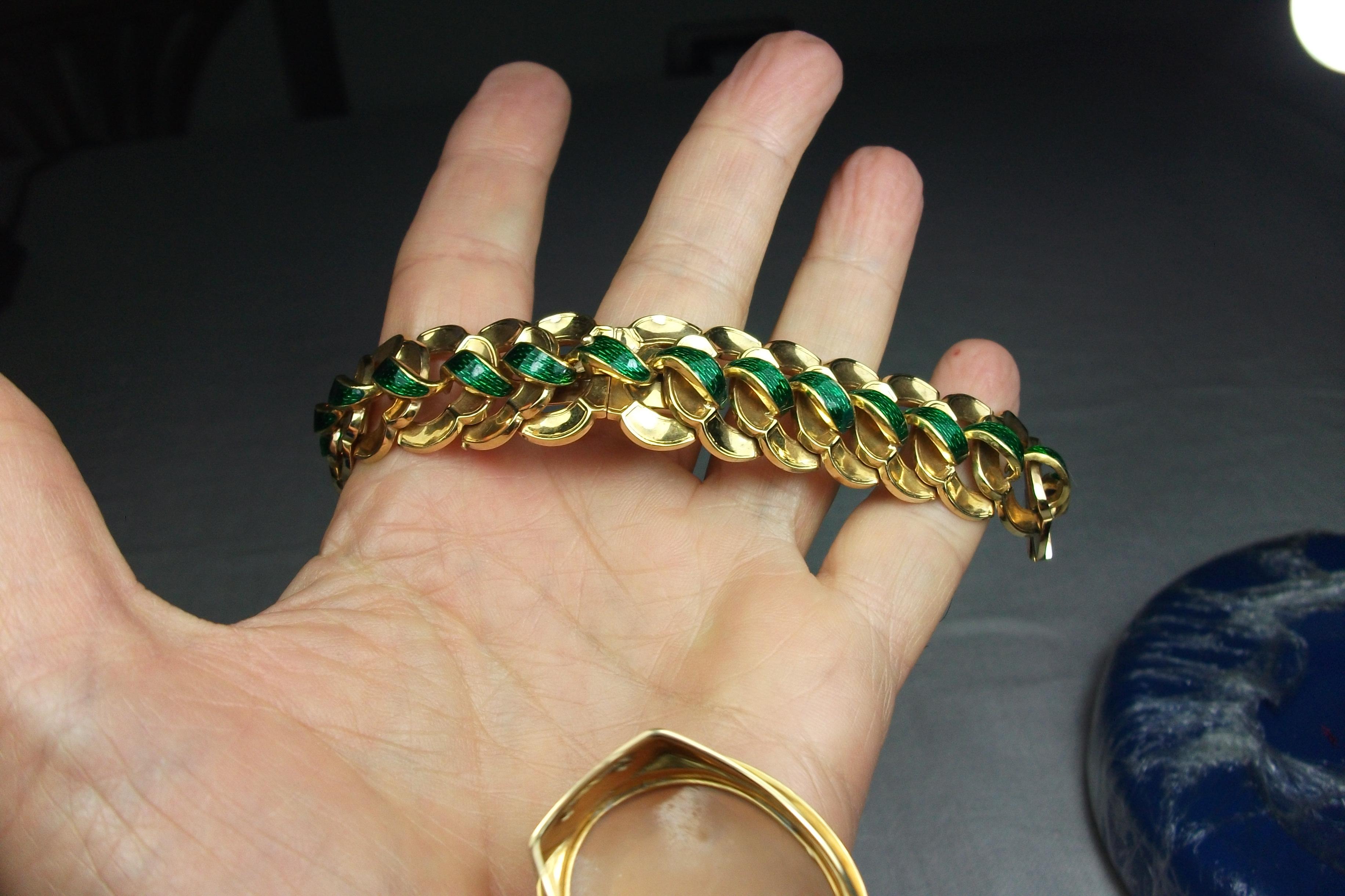 Antique Victorian Yellow Gold Enamel Zeus and Nemesis Shell Cameo Bracelet For Sale 4
