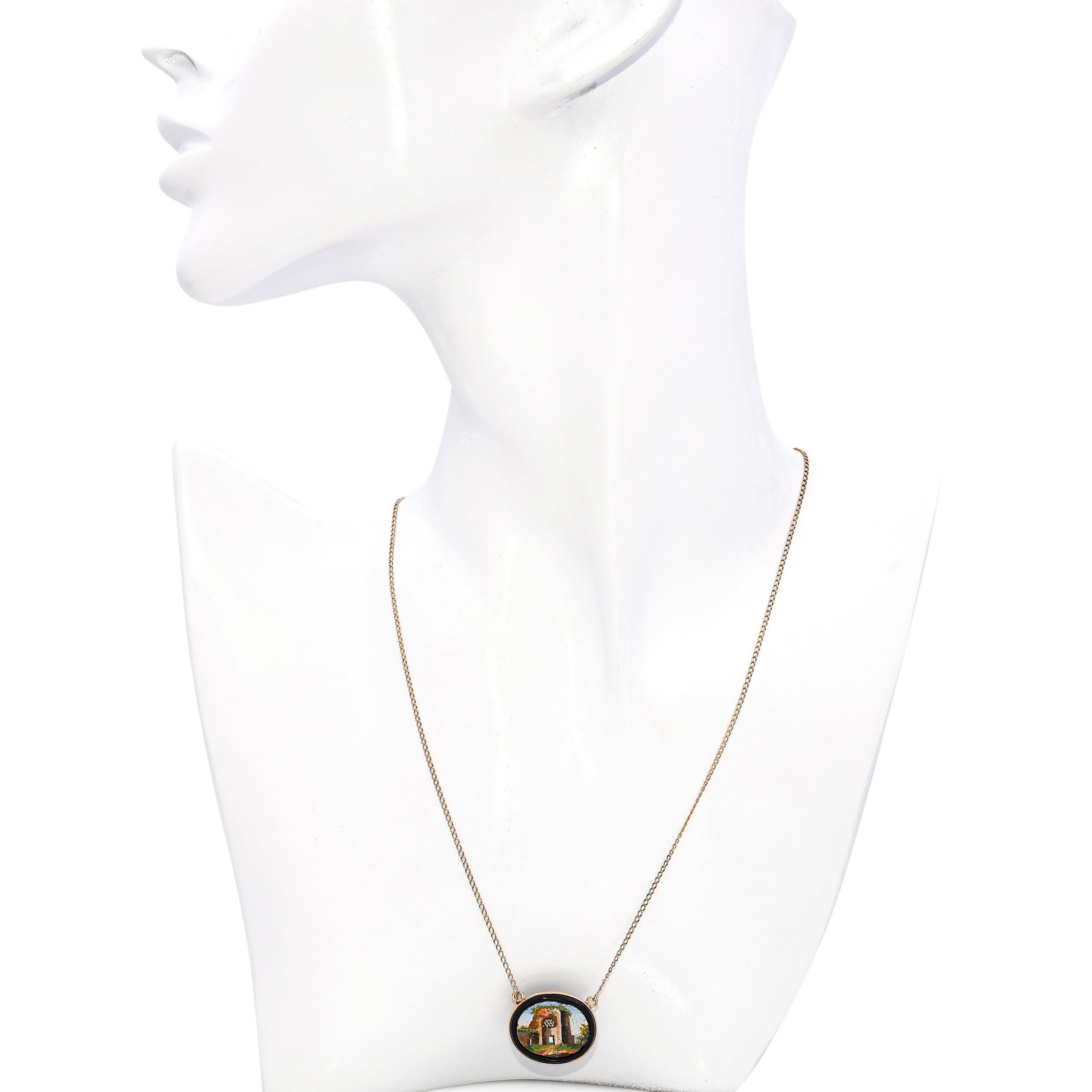 Antike viktorianische Gelbgold Onyx Mikro Mosaik Anhänger Halskette (Viktorianisch) im Angebot