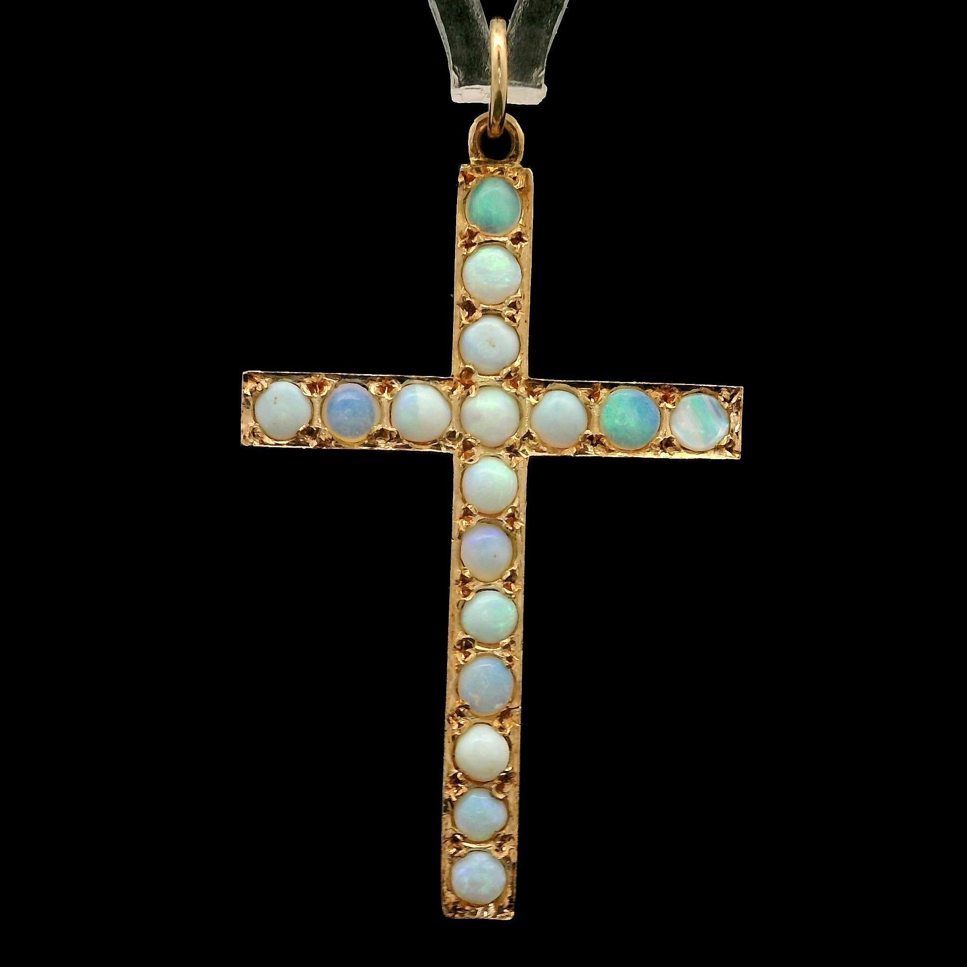 --Pietre: --
(17) Opale genuino naturale - Cabochon rotondo - incastonato - variante naturale della base bianca con molti giochi di colore - 2,8 x 2,9 mm (circa)

Materiale: Oro giallo massiccio 9k
Peso: 1.8 grammi
Altezza complessiva: 42,23 mm