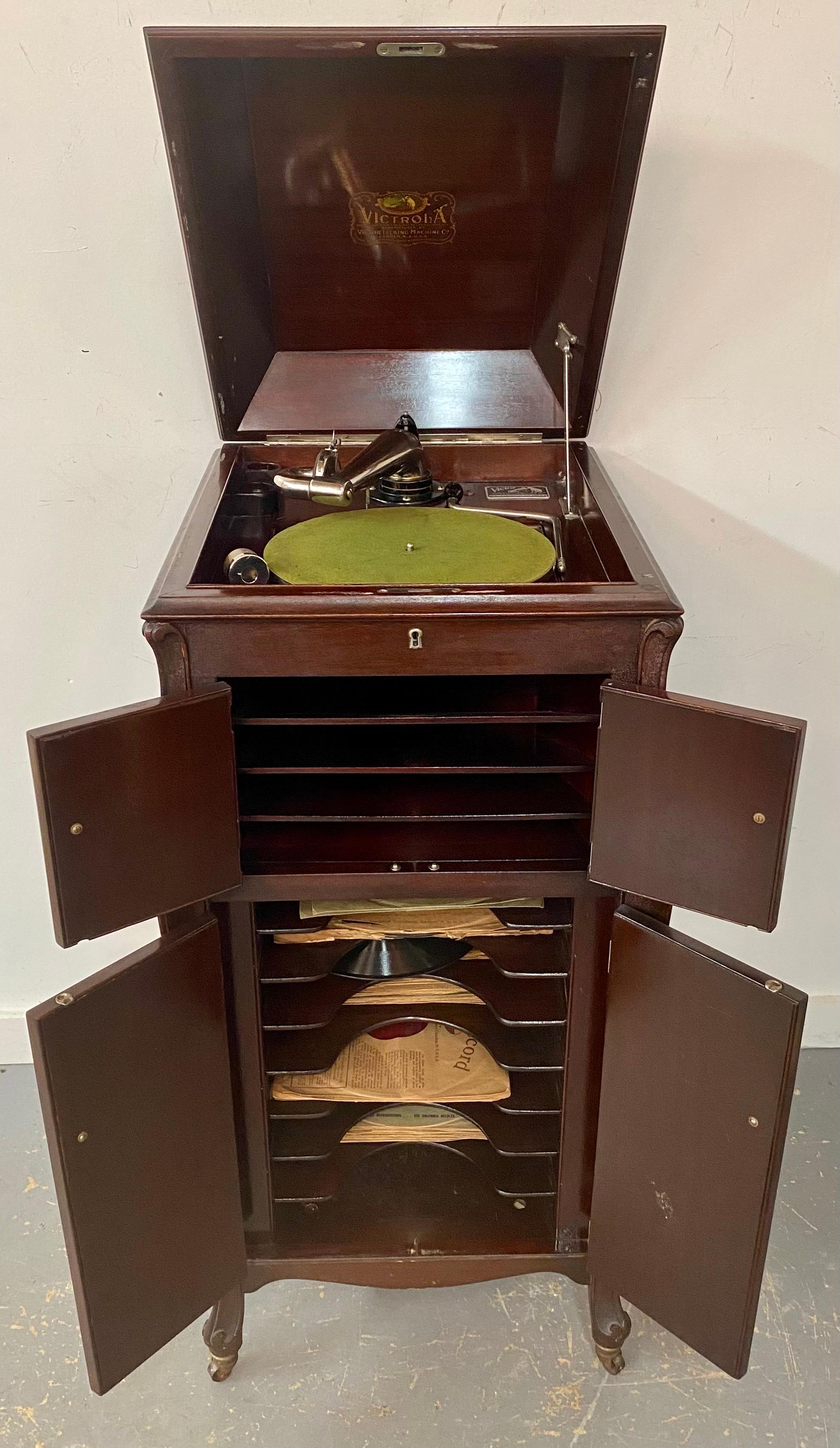 The  Antique VictorLA, a quintessential exemplar of auditory refinement, emerges in the form of the illustrious Model VV-XI phonograph Record Player, meticulously crafted by Victor Talking Machine and Co. This auditory marvel is enshrined within an