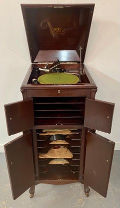 Antique VictorLA Model VV-XI Phonograph in Queen Anne Style Mahogany Cabinet
