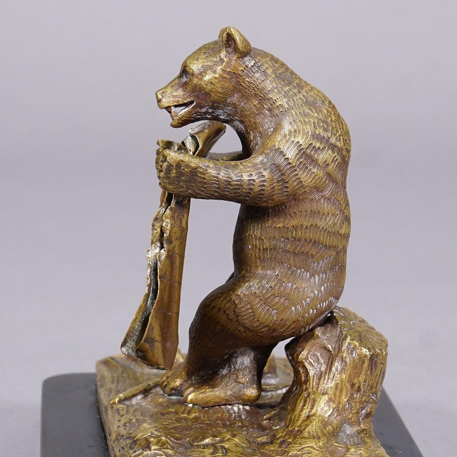 Suisse Ours en bronze antique de Vienna Bronze avec couverture en vente