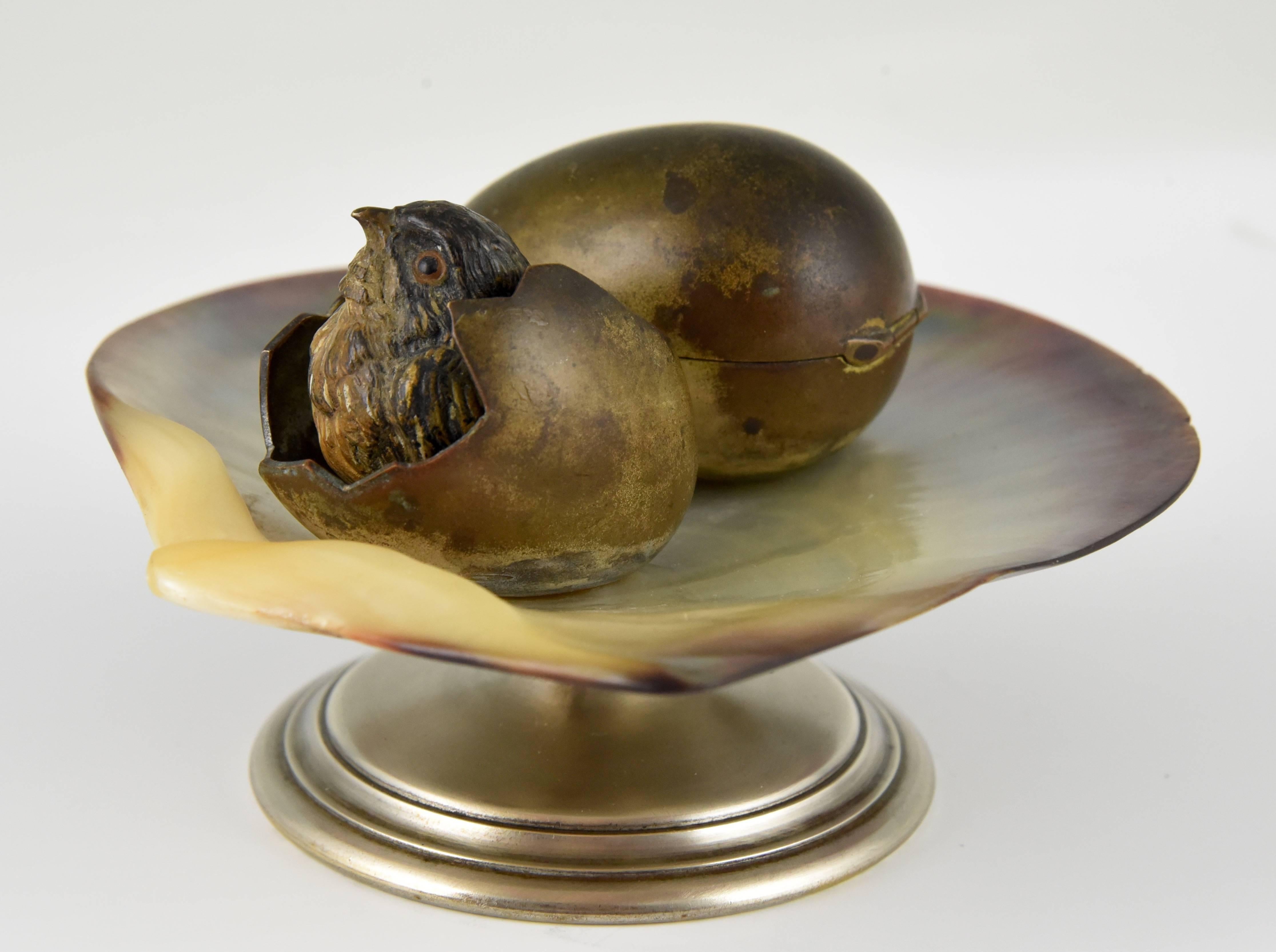 Antique Vienna Bronze Inkwell Tray with Bird and Egg Shell on Natural Shell 1900 In Good Condition In Antwerp, BE