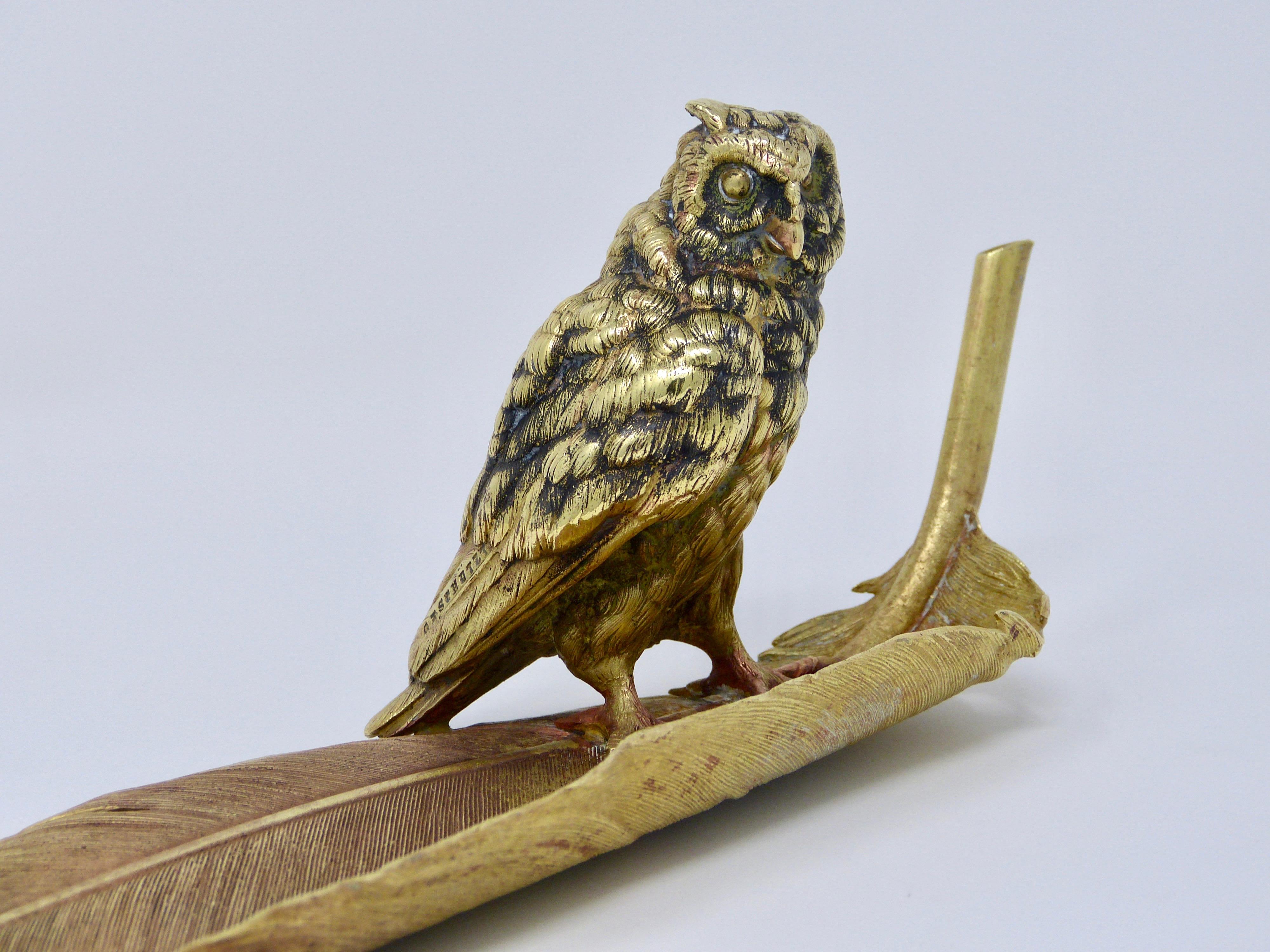 Antique Vienna Bronze Owl on a Feather Pen Rest Signed Geschützt, circa 1900 For Sale 2