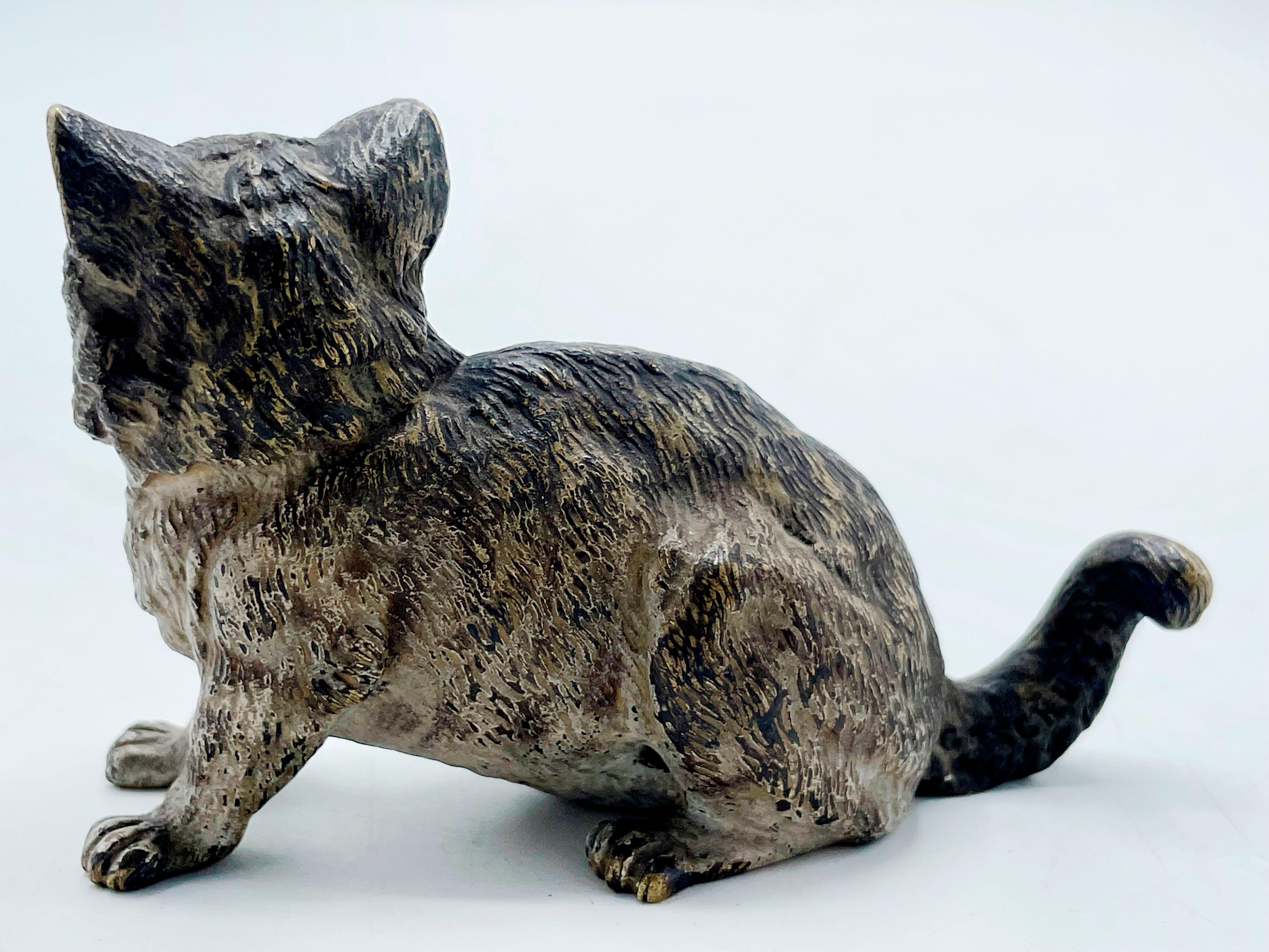 Cold-Painted Antique Vienna Bronze sculpture of a cat from Bergman, Austria, ca. 1900 For Sale