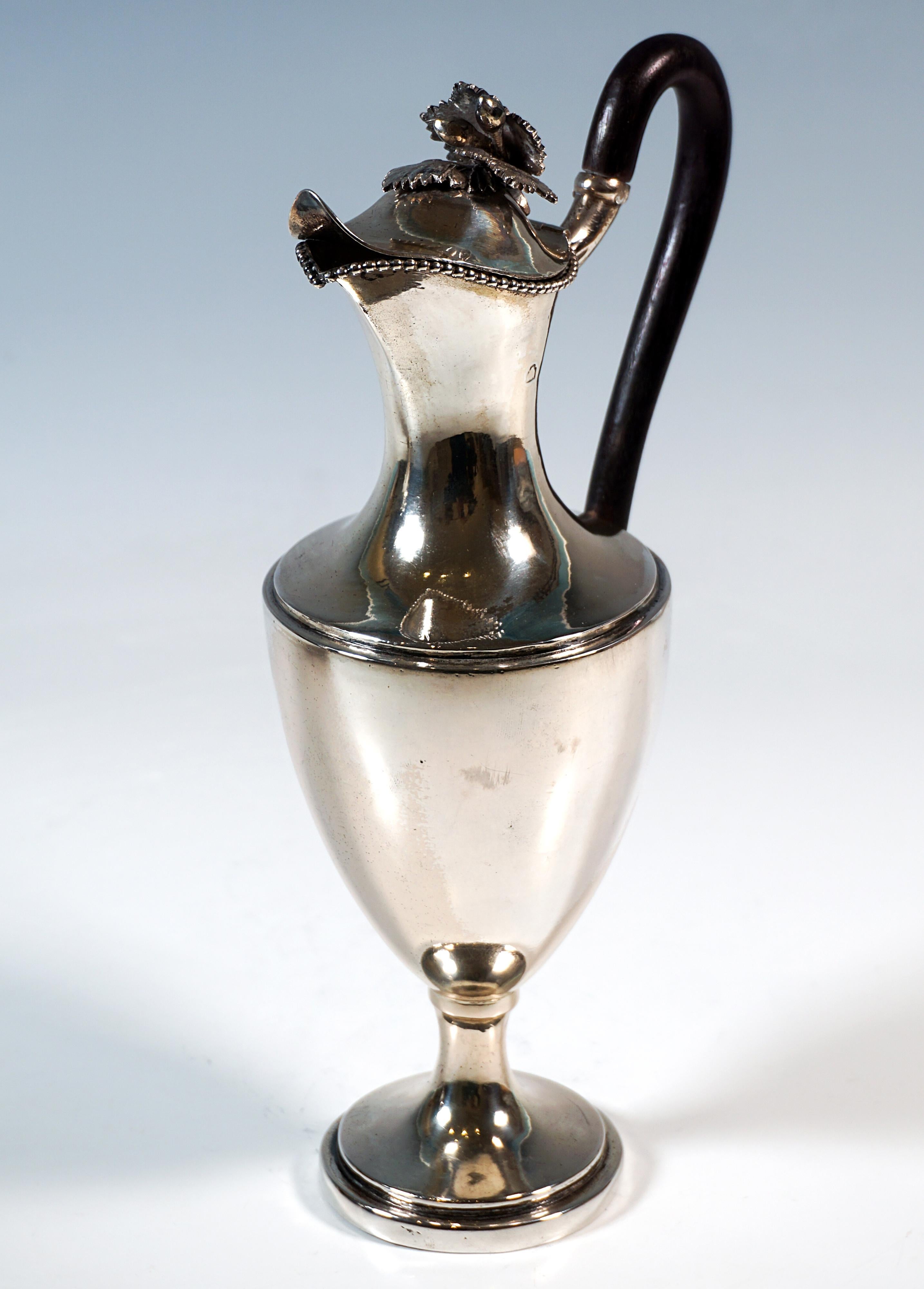 Fait main Ancienne cruche à couvercle en argent de l'Empire de Vienne avec anse, Anton Kilitzky, 1806 en vente