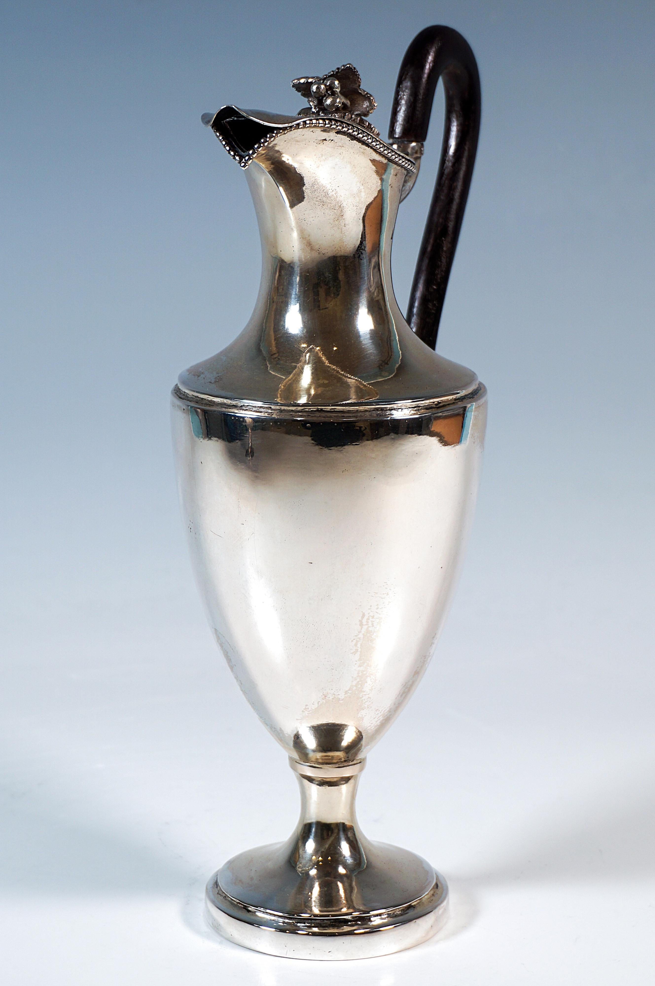 Début du XIXe siècle Ancienne cruche à couvercle en argent de l'Empire de Vienne avec anse, par Ignatius Haller, 1803 en vente