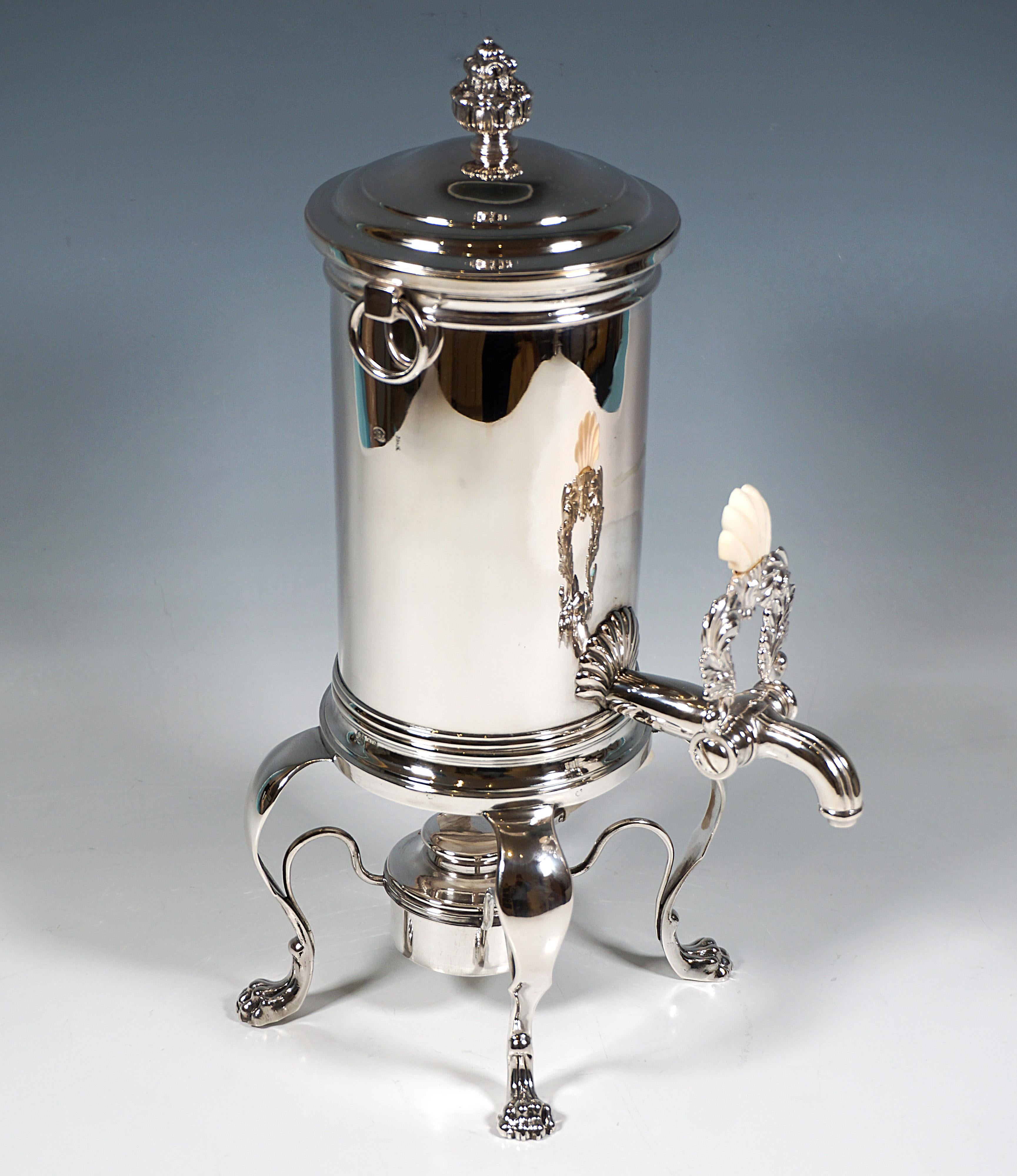 Antiguo samowar vienés de plata con quemador de Mayerhofer & Klinkosch, fechado en 1840 Biedermeier en venta