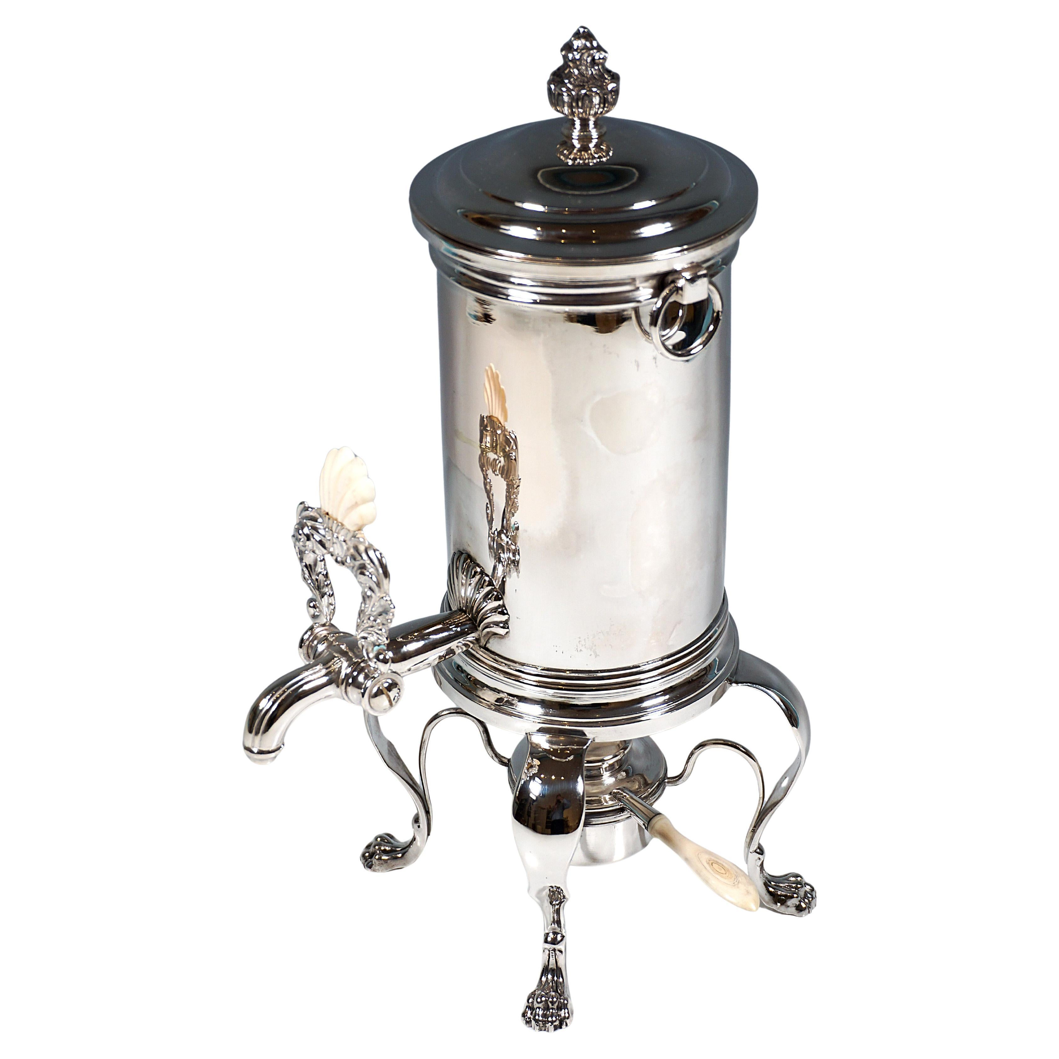 Antiguo samowar vienés de plata con quemador de Mayerhofer & Klinkosch, fechado en 1840 en venta