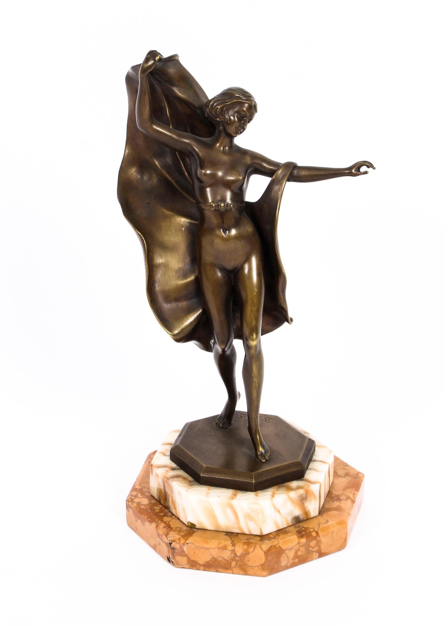This is a striking antique Viennese Art Deco bronze sculpture of a nude female dancer, by the world-famous Austrian sculptor, Bruno Zach (1891-1935), circa 1920 in date.

This excellently executed patinated bronze sculpture features the remarkable