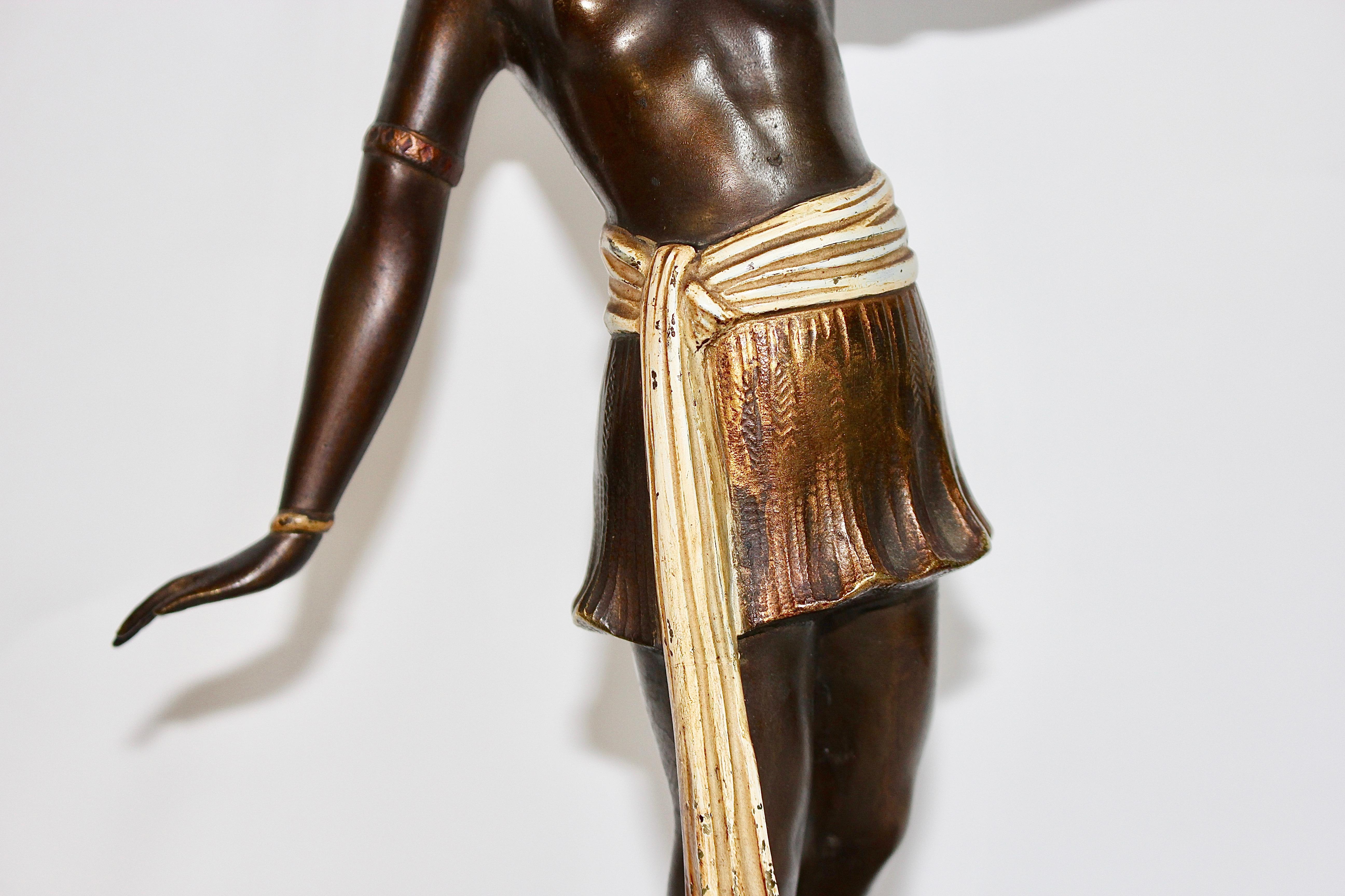 Antike Wiener Bronzeskulptur einer Wiener Bronzeskulptur, orientalischer Akt Tänzerin, glockender Tanz (Kaltmalerei) im Angebot