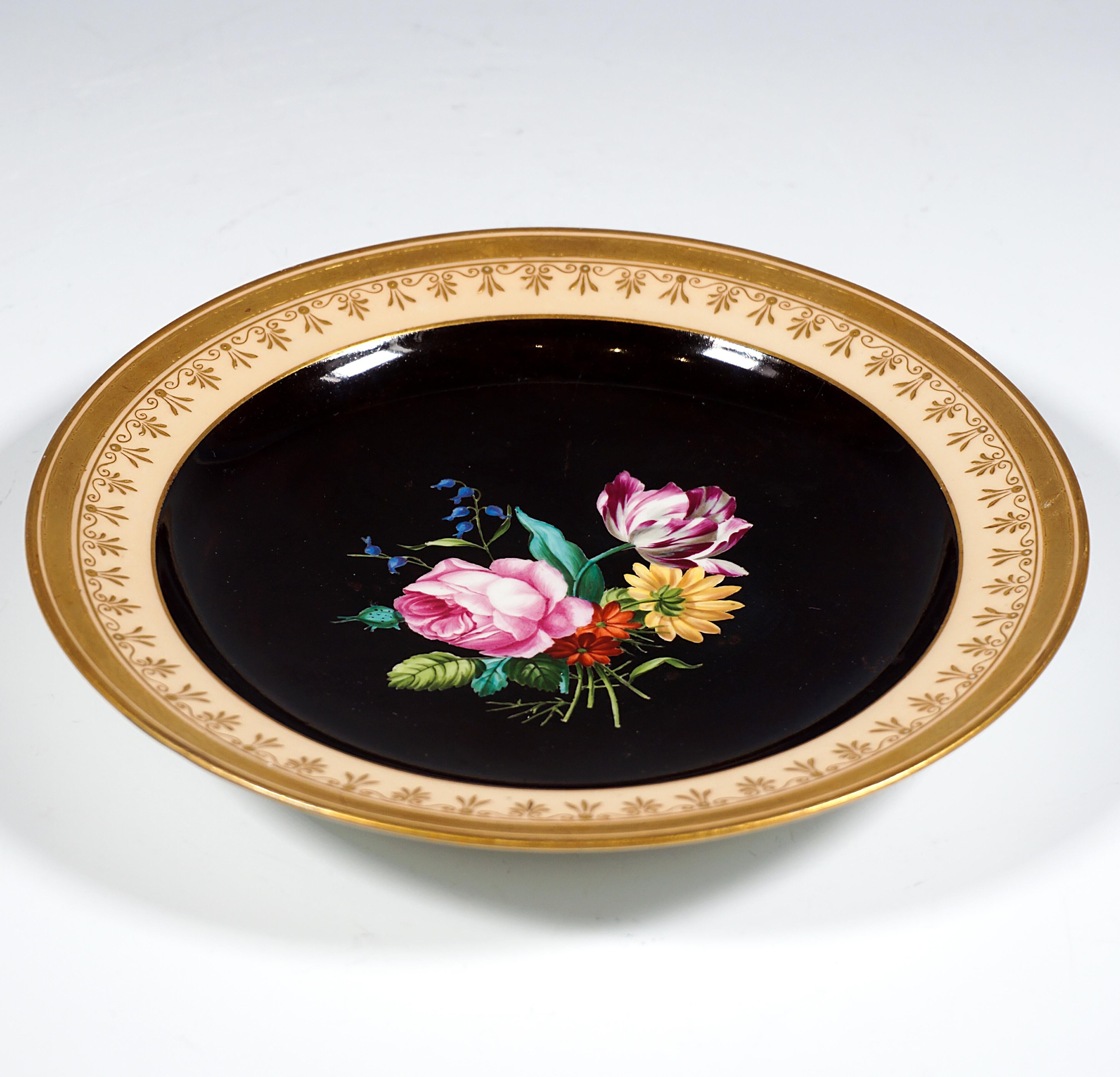 Fatto a mano Antico piatto di porcellana imperiale viennese, Splendore botanico, 'Bouquet', 1827 in vendita