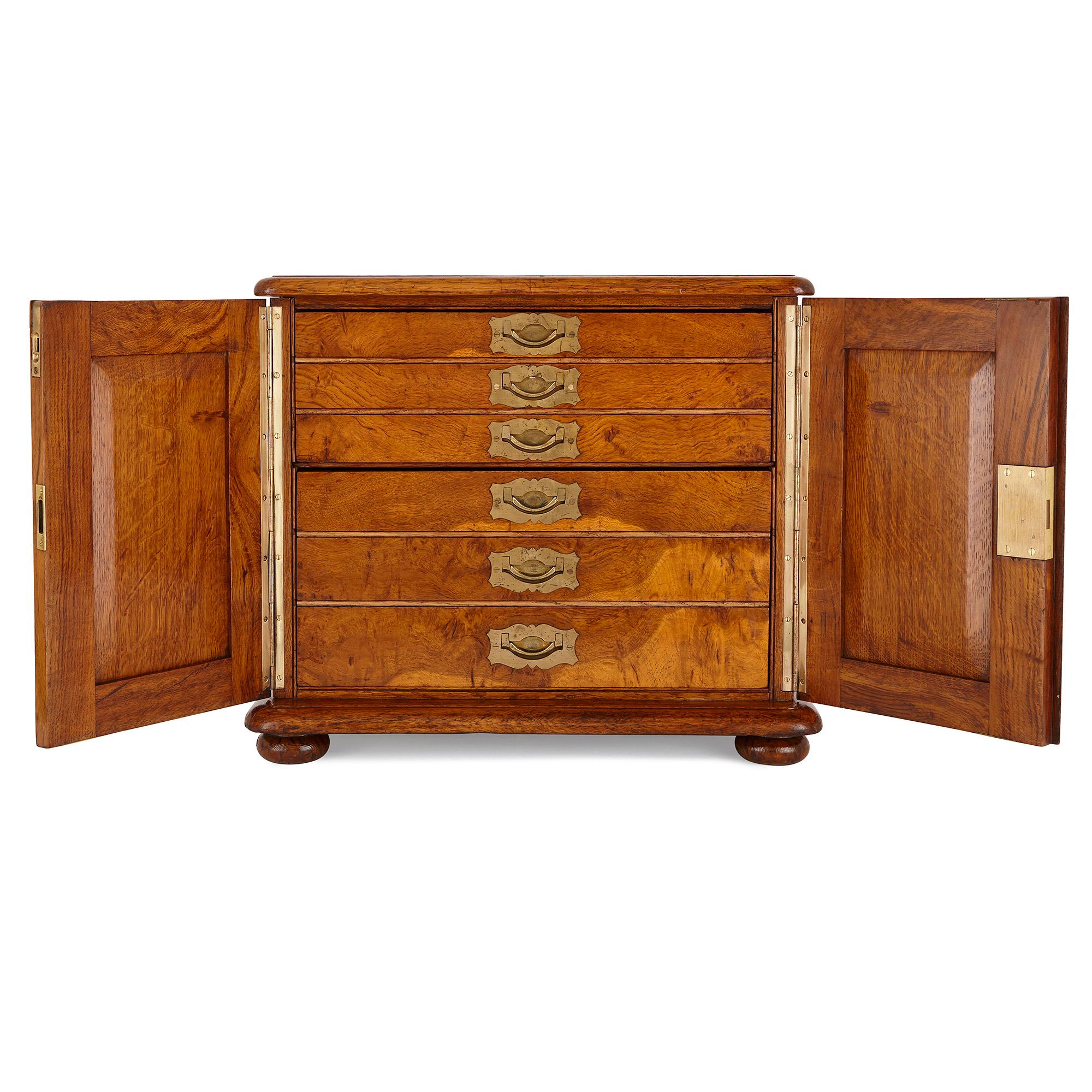 Antiguo Juego Vienés de Tocador de Cristal de Roca y Plata Esmaltada en Estuche de Madera en venta 3