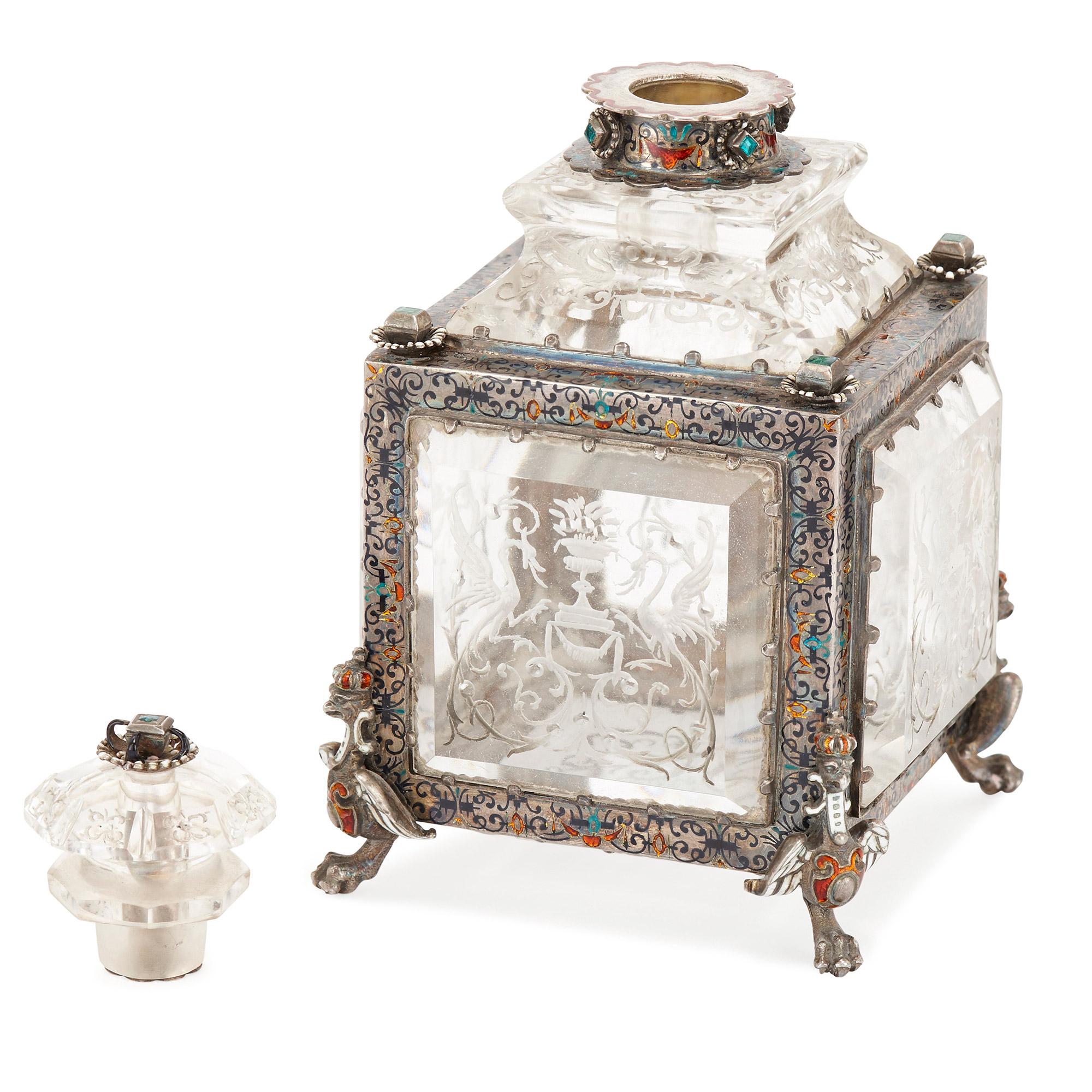 Antiguo Juego Vienés de Tocador de Cristal de Roca y Plata Esmaltada en Estuche de Madera siglo XIX en venta