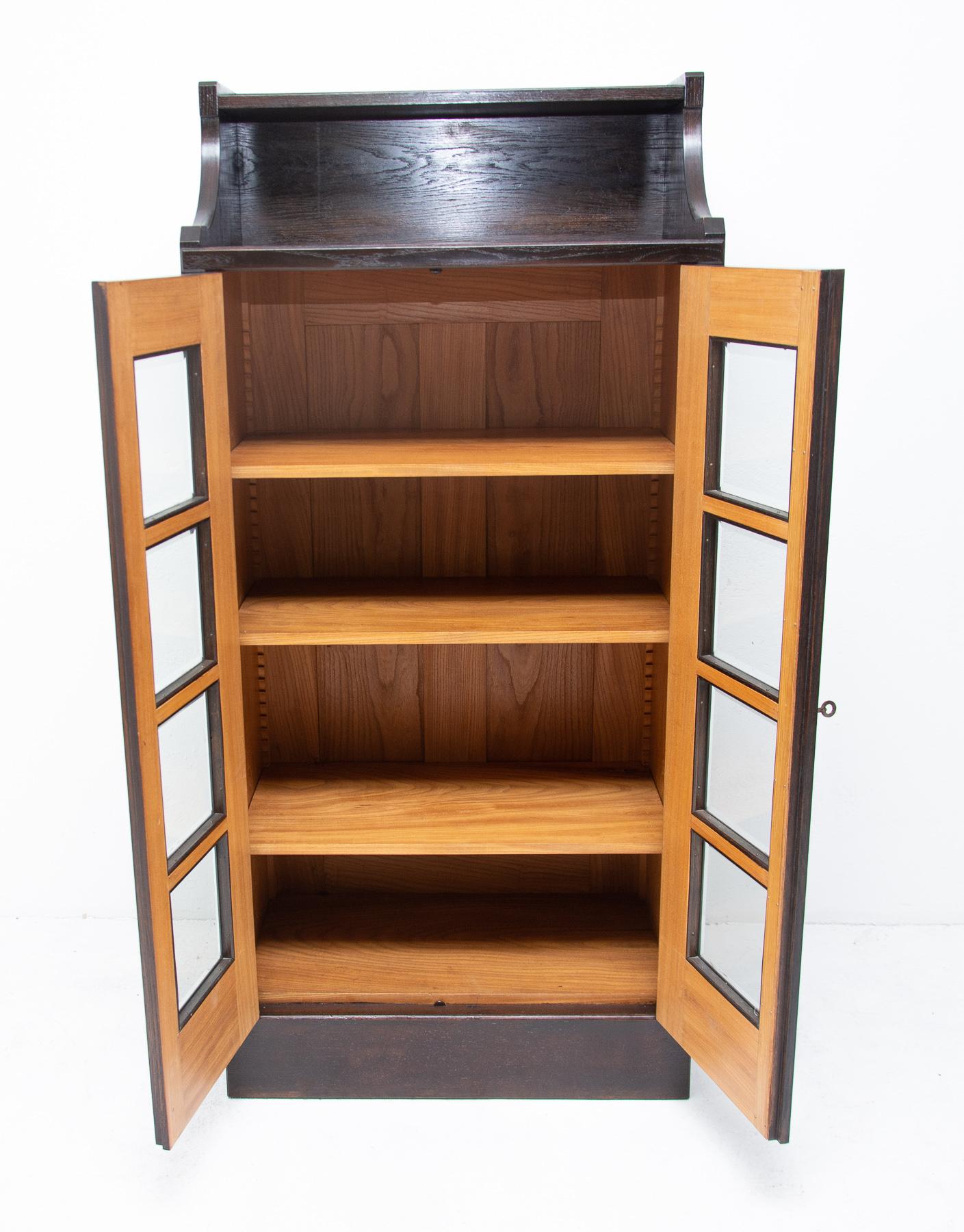 Early 20th Century Antique Viennese Secession Library Cabinet in Oak, 1910