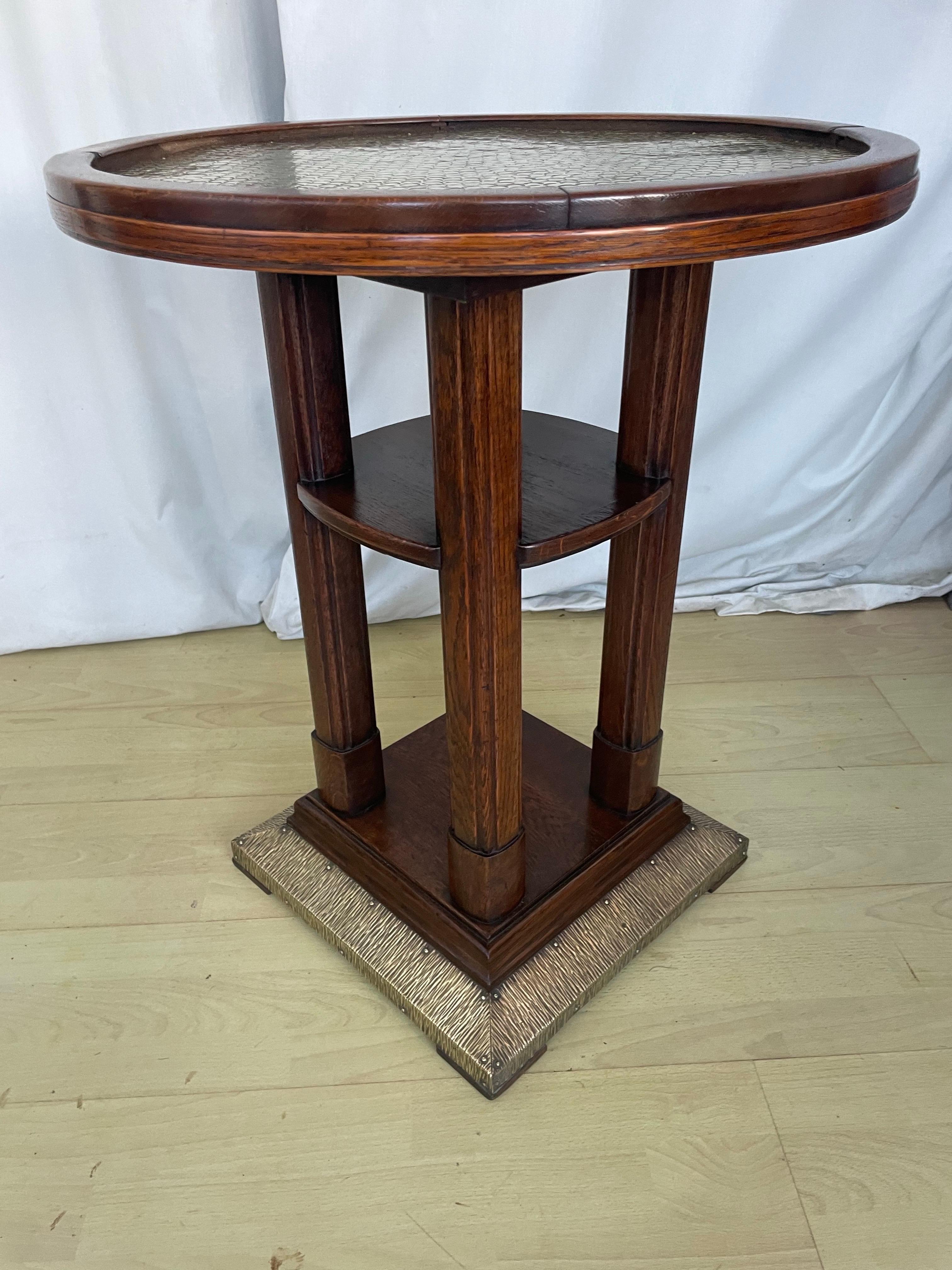 Antigua mesa auxiliar vienesa de roble y latón c1920s 4