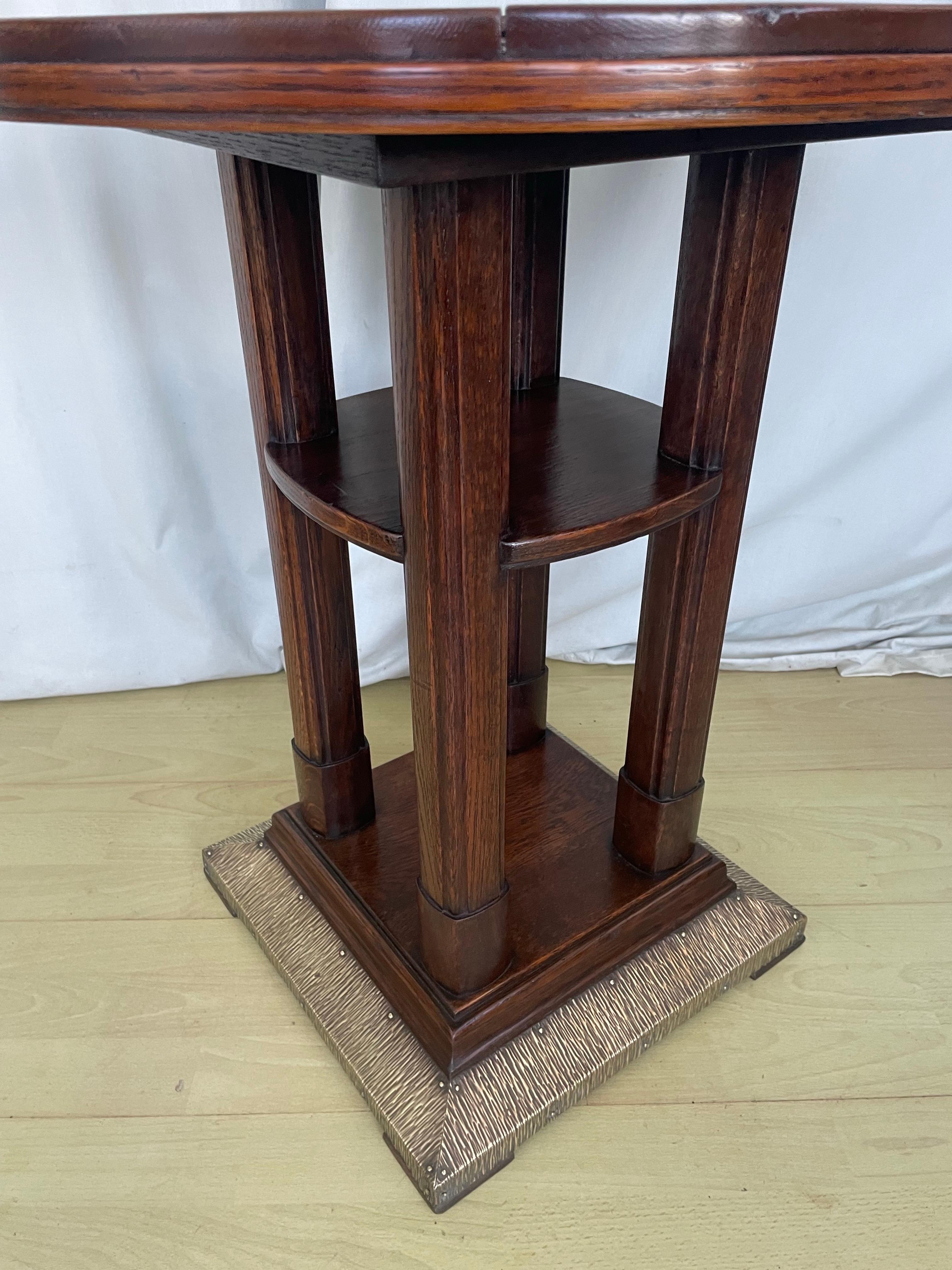 Antigua mesa auxiliar vienesa de roble y latón c1920s 5