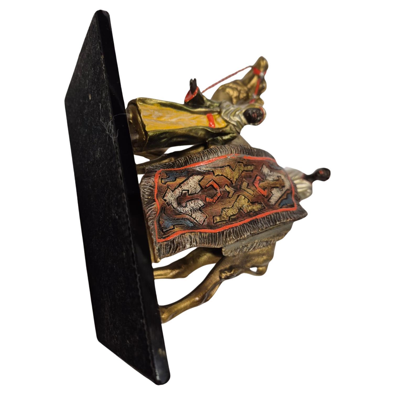 Antique Viennese table lighter made of cold-painted bronze with carpet seller Bon état - En vente à Wien, AT