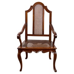 Sillón vienés antiguo con asiento de caña de nogal c. Finales del siglo XIX