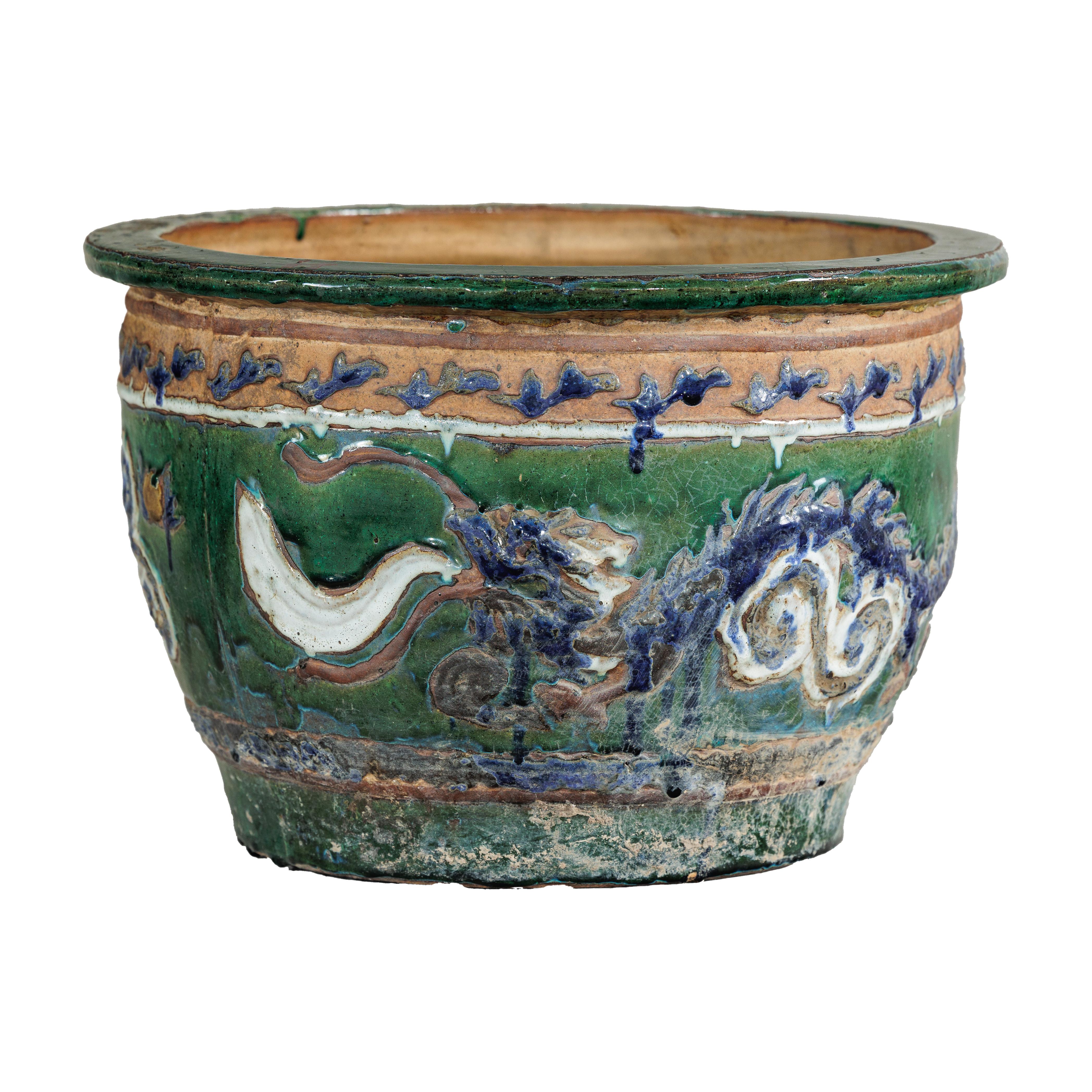 Ancienne jardinière vietnamienne en céramique émaillée avec motifs de dragons verts et bleus en vente 6