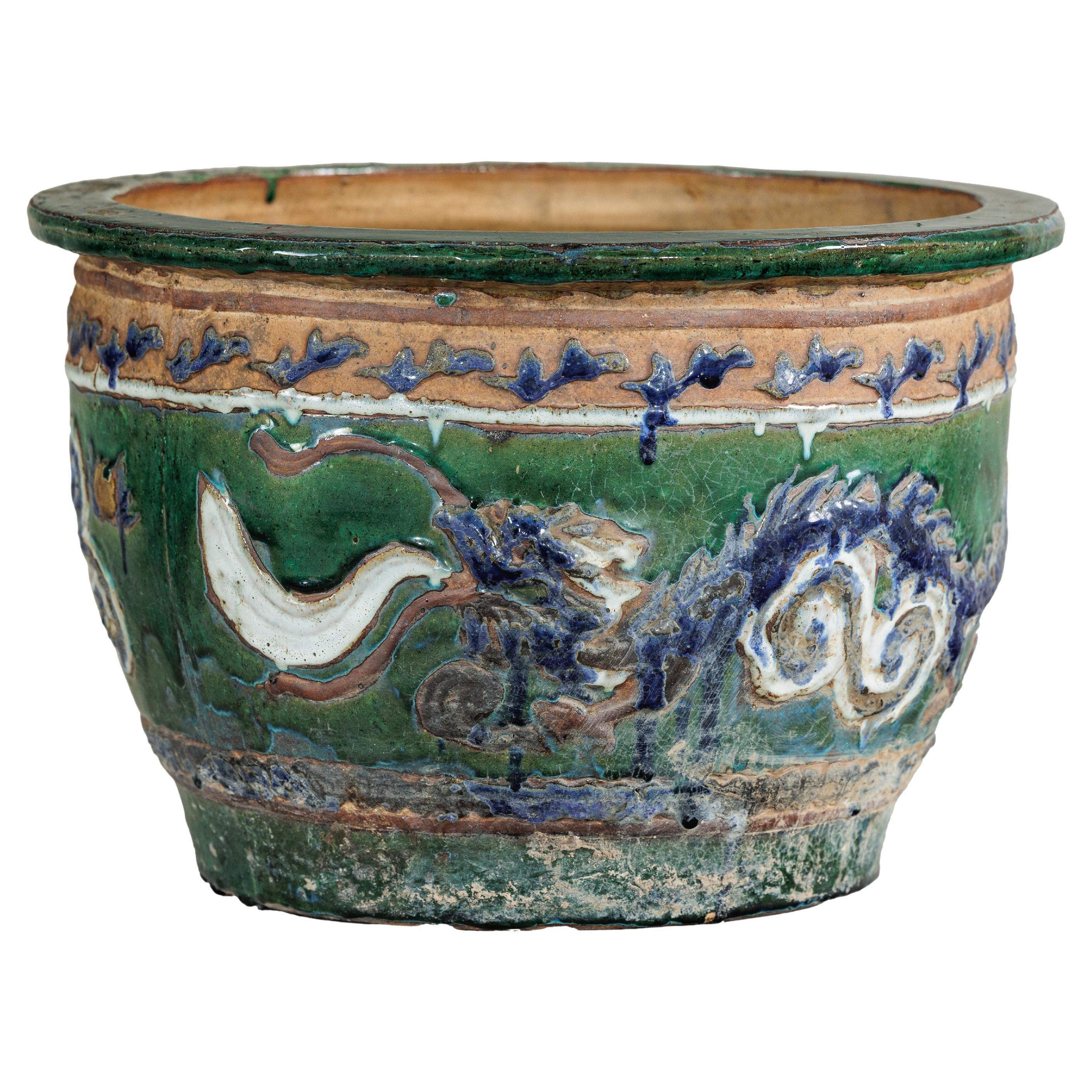 Ancienne jardinière vietnamienne en céramique émaillée avec motifs de dragons verts et bleus en vente
