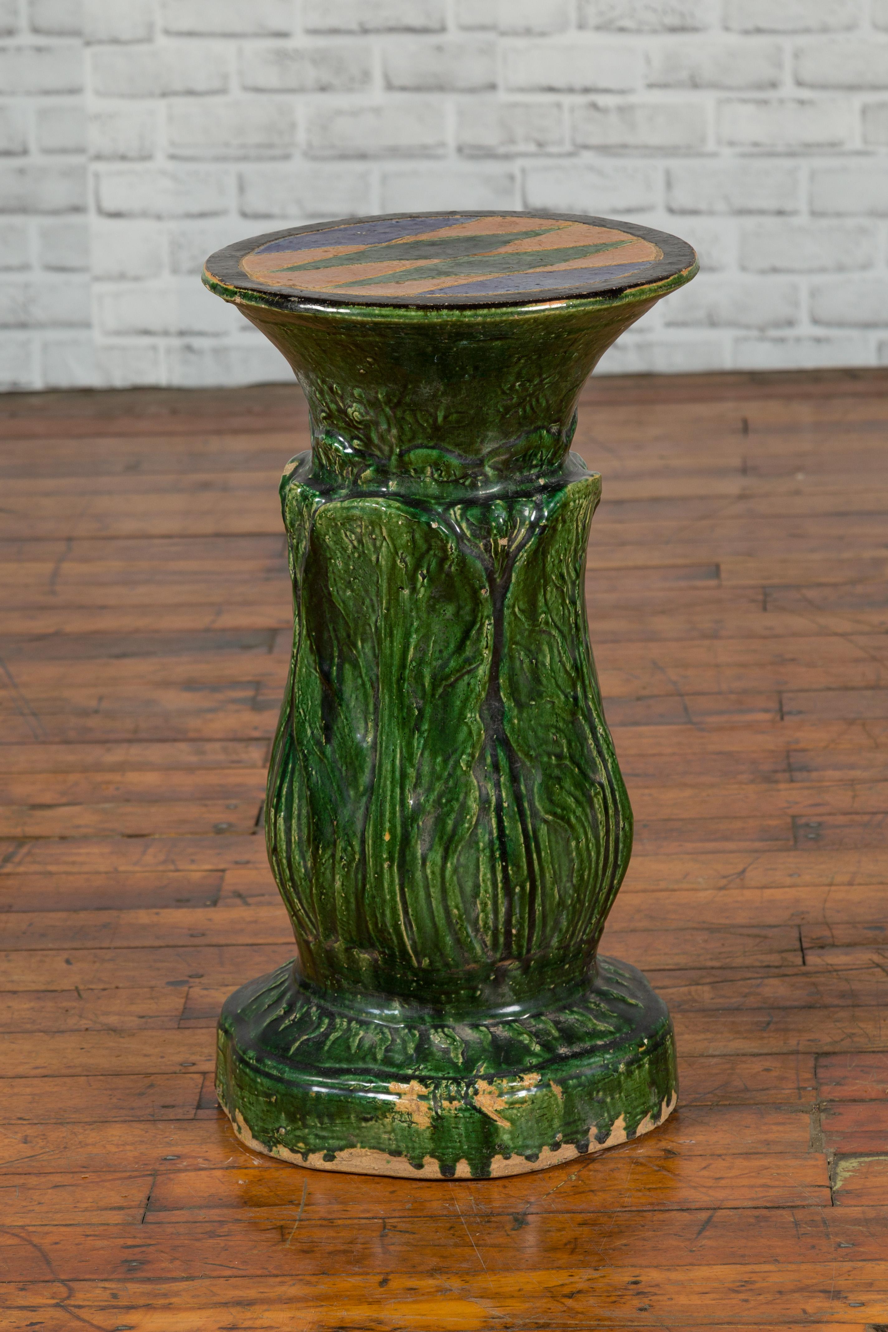 Antique Vietnamese Green Glazed Pedestal with Foliage Design and Diamond Motifs For Sale 5