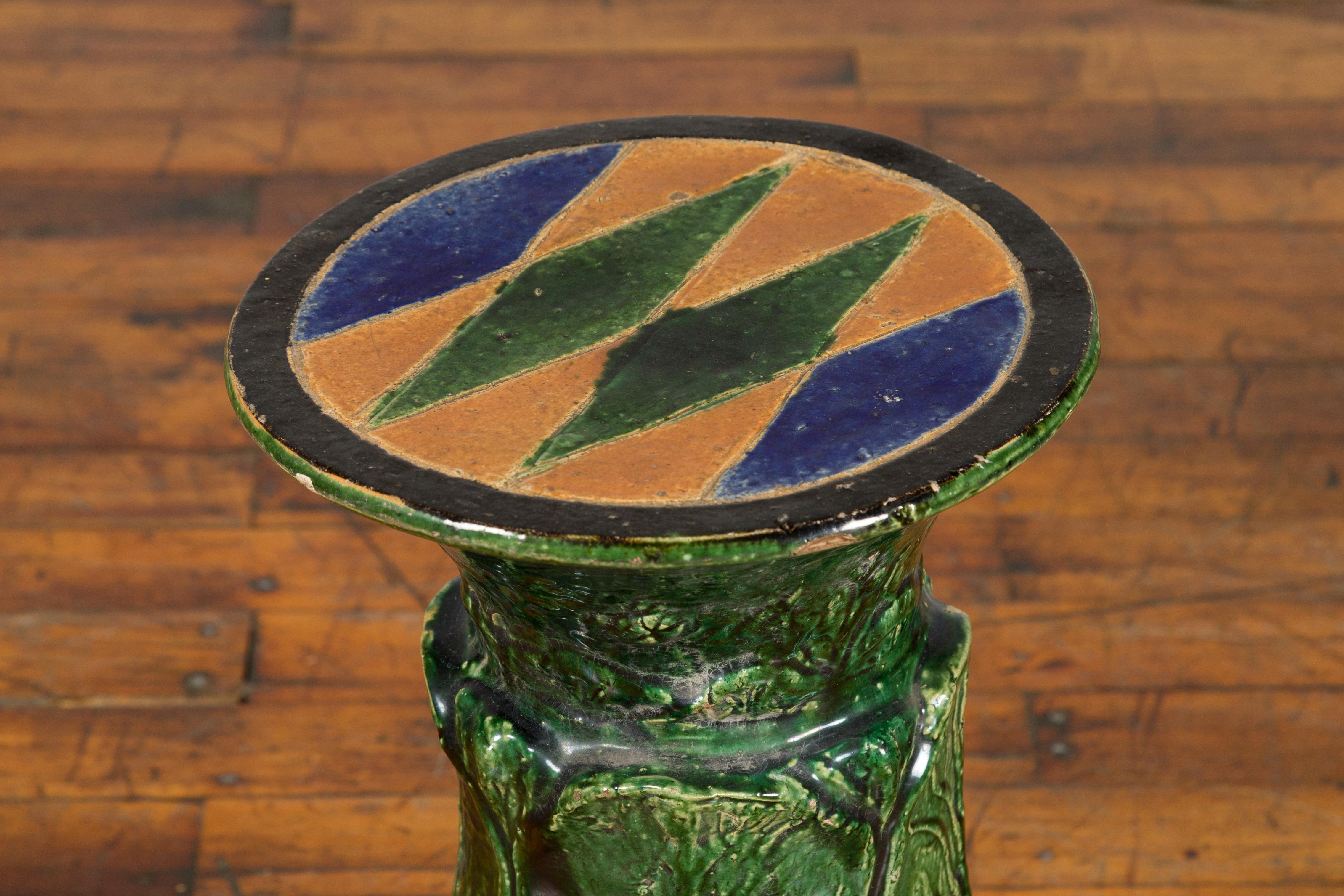Antique Vietnamese Green Glazed Pedestal with Foliage Design and Diamond Motifs In Good Condition For Sale In Yonkers, NY