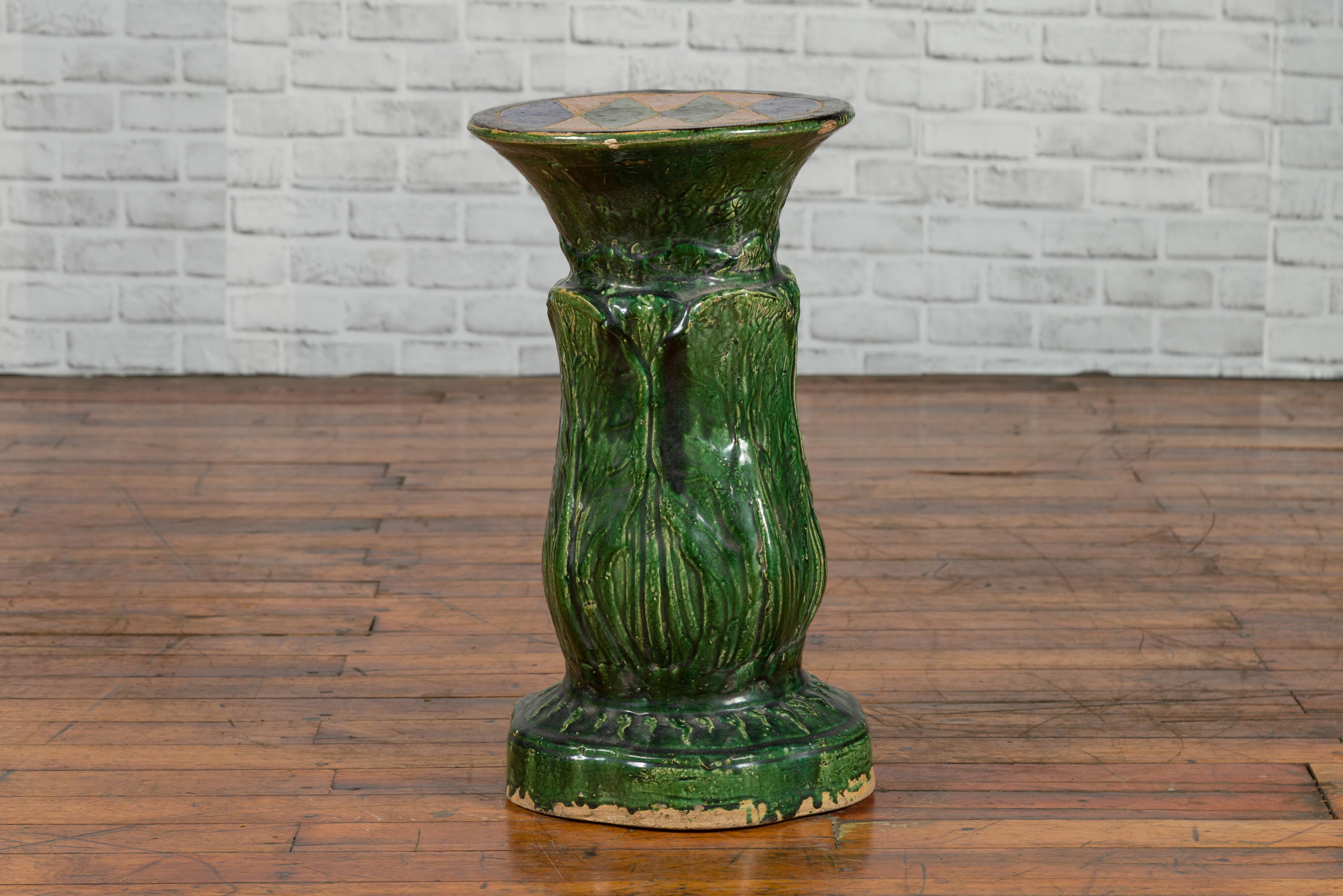 Antique Vietnamese Green Glazed Pedestal with Foliage Design and Diamond Motifs For Sale 2