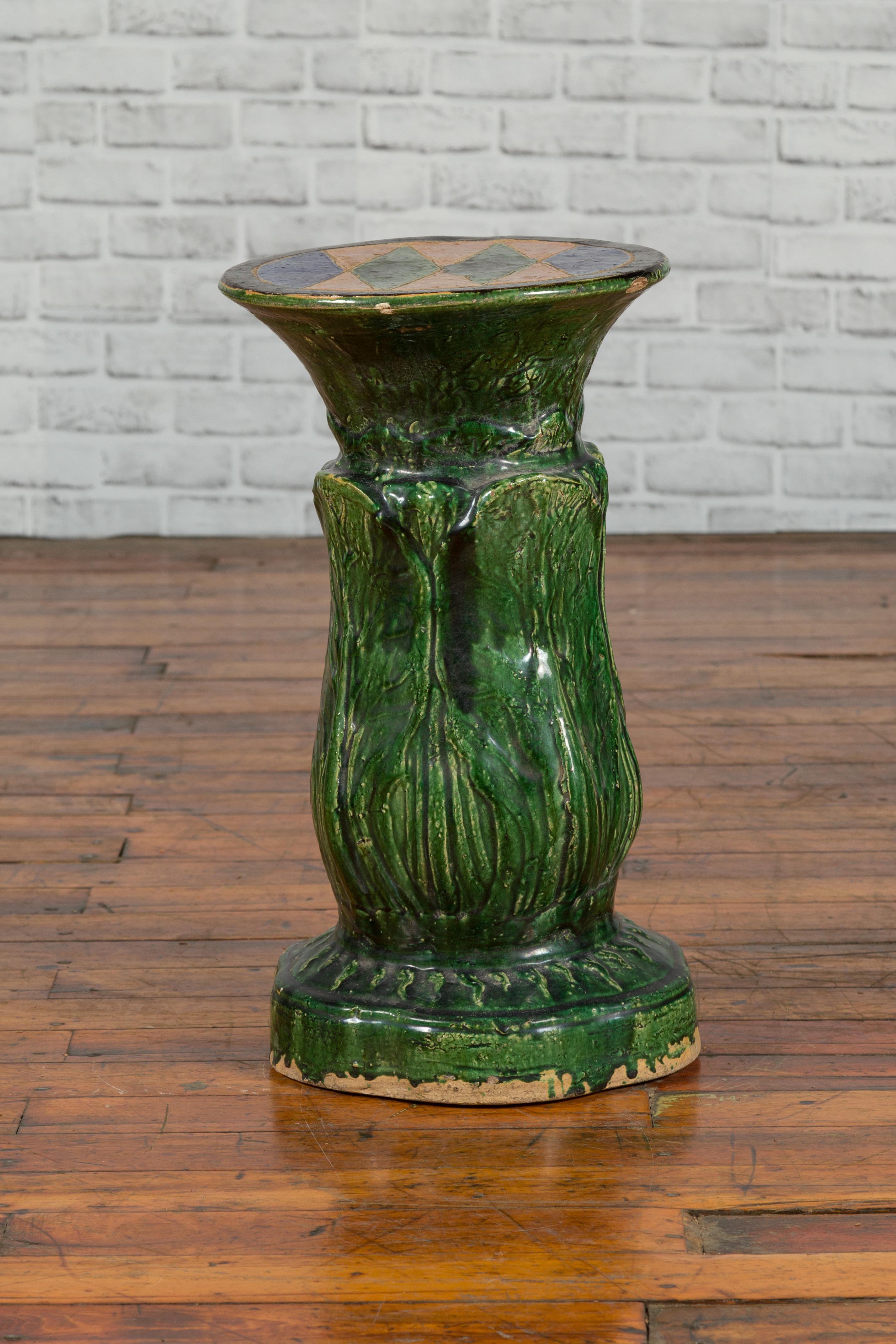 Antique Vietnamese Green Glazed Pedestal with Foliage Design and Diamond Motifs For Sale 3