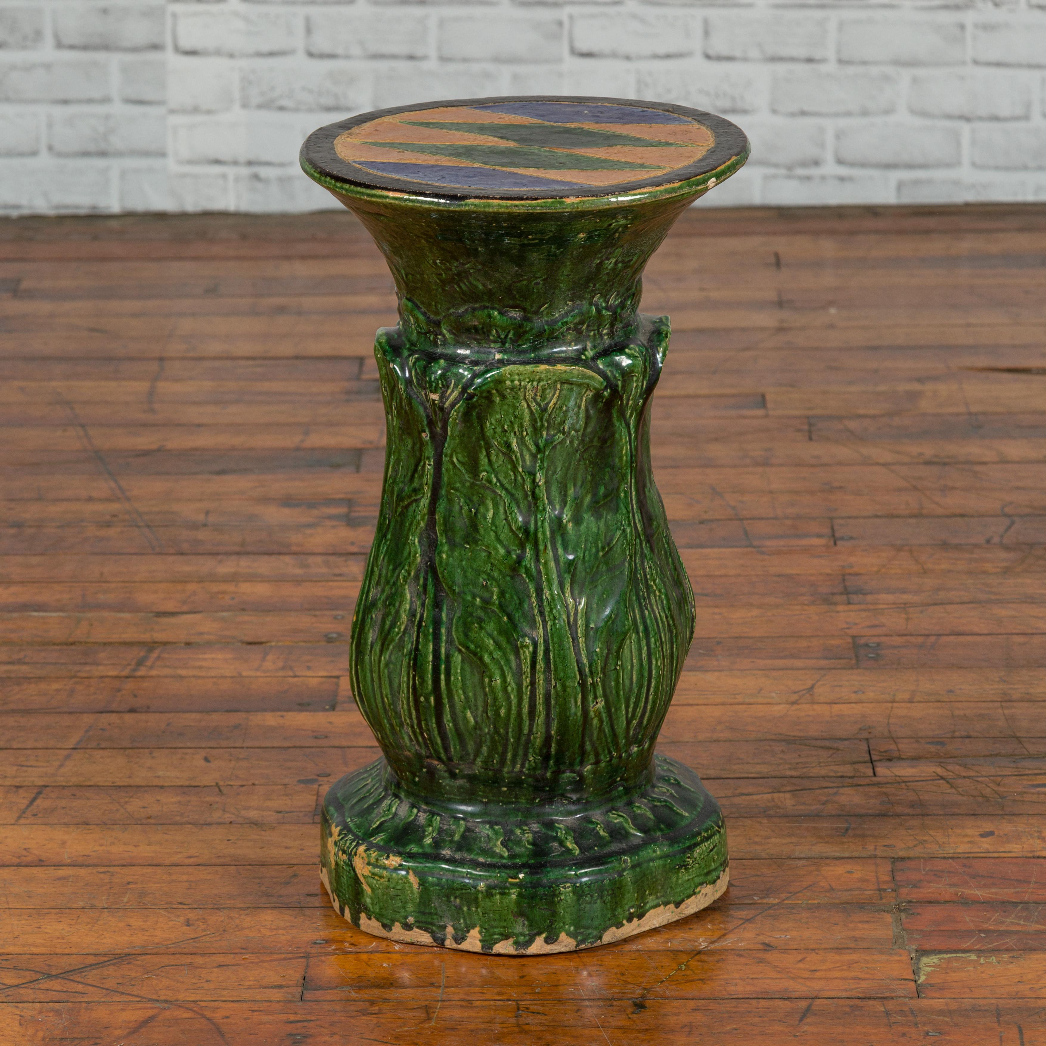 Antique Vietnamese Green Glazed Pedestal with Foliage Design and Diamond Motifs For Sale 4