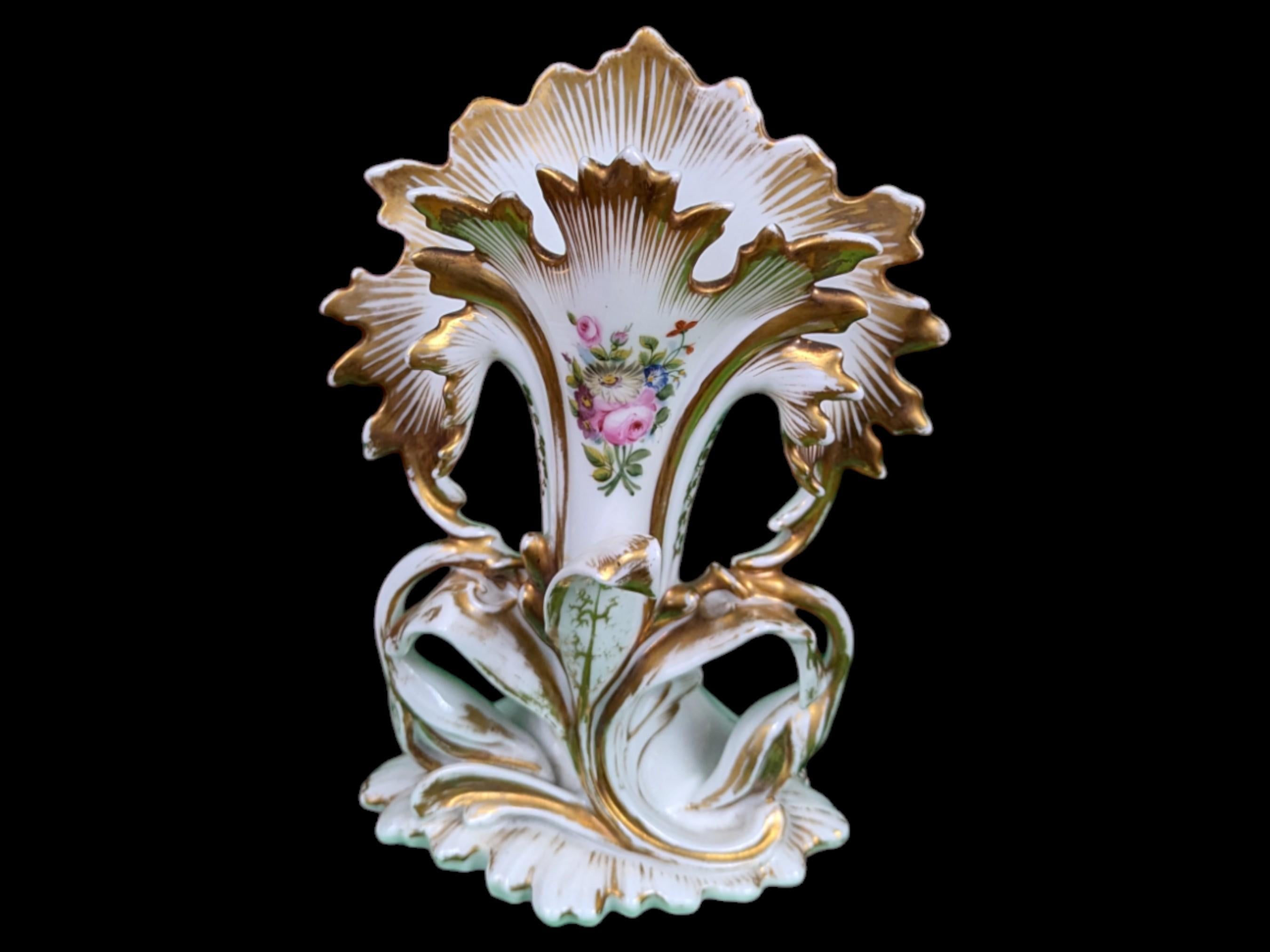 This antique Vieux Paris French floral porcelain vase is a timeless masterpiece that exemplifies the elegance and artistry of 19th-century French porcelain craftsmanship. Renowned for its association with the Parisian porcelain ateliers that