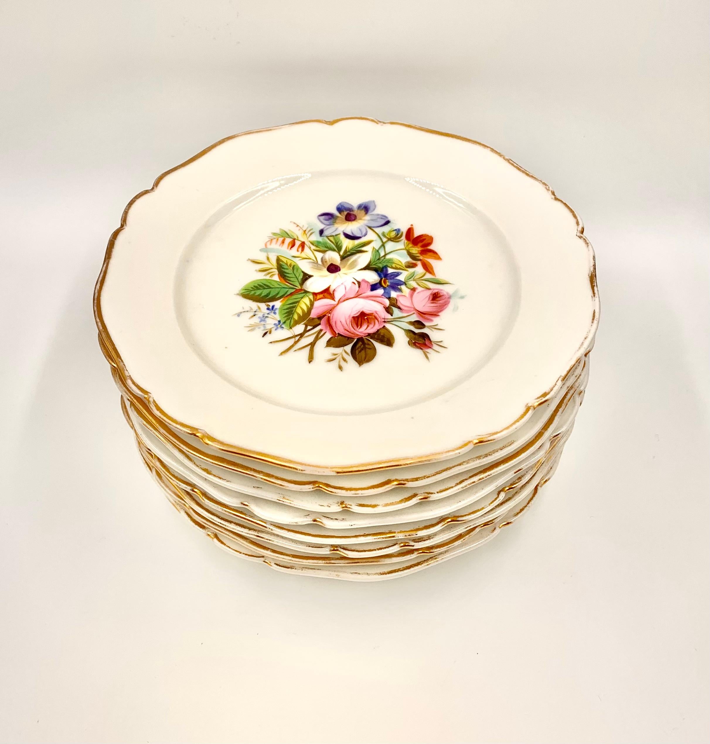 Service  dessert ancien en porcelaine de Vieux Paris peint  la main  motif de fleurs pour 8 personnes en vente 2
