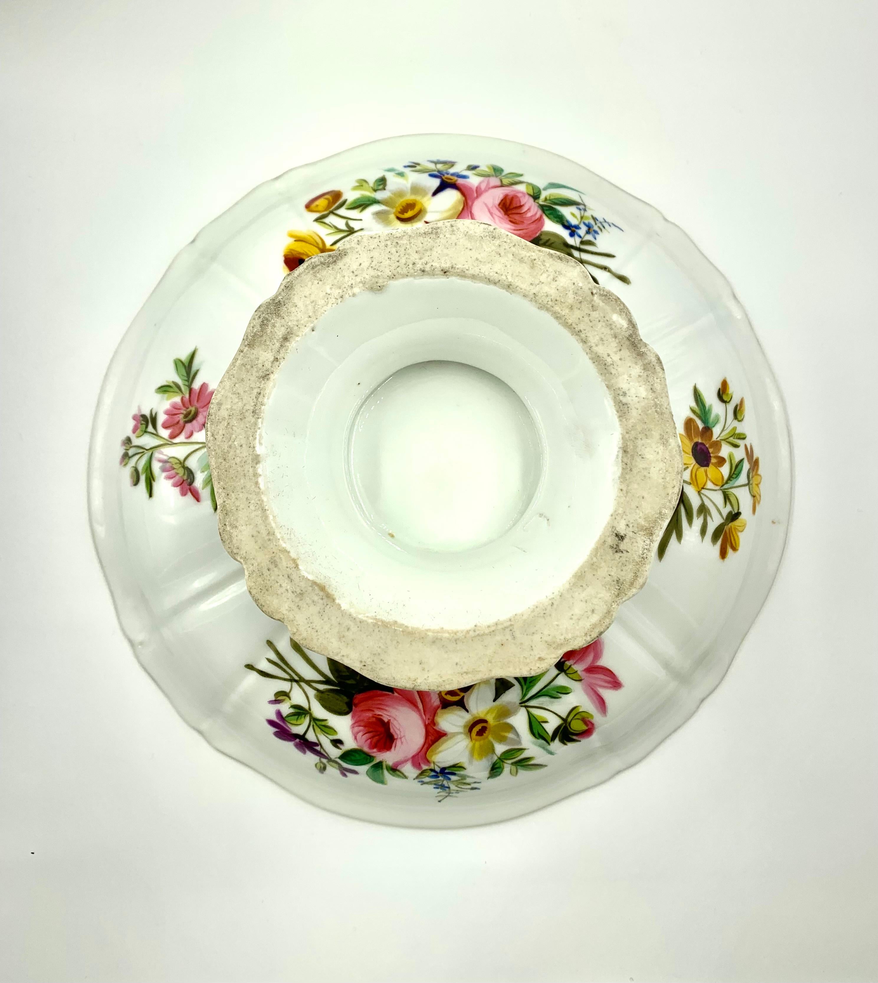 Antique Vieux Paris Porcelain Hand Painted Flower Motif Dessert Service for 8 In Good Condition For Sale In New York, NY