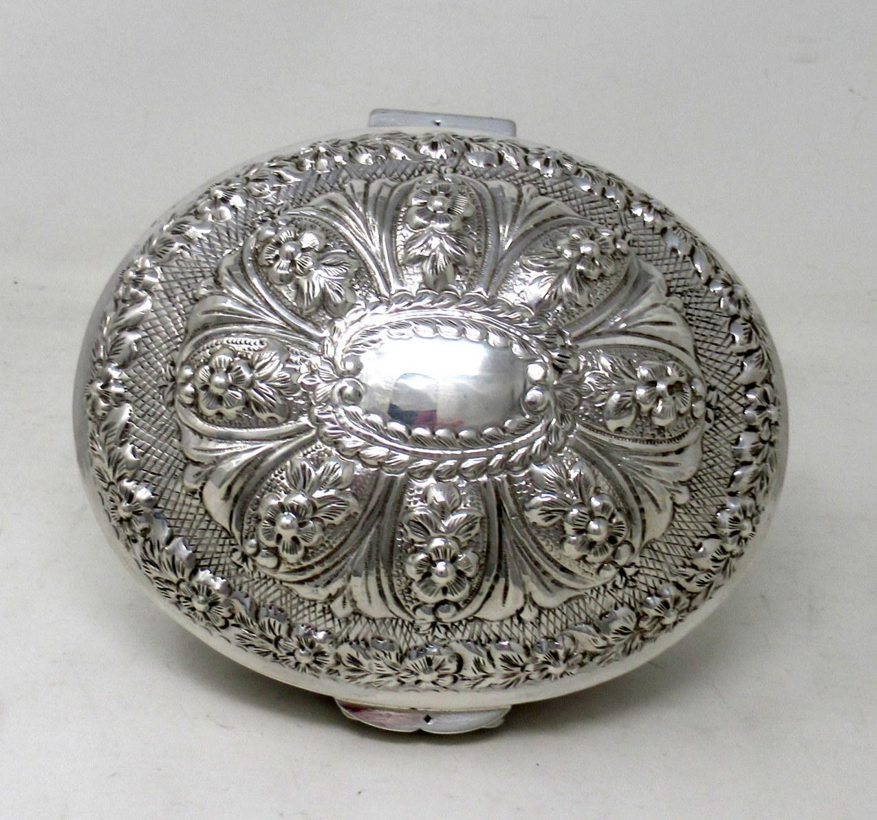 Antique Vintage Anglo Indian Sterling Solid Silver Jewellery Casket Trinket Box In Good Condition In Dublin, Ireland