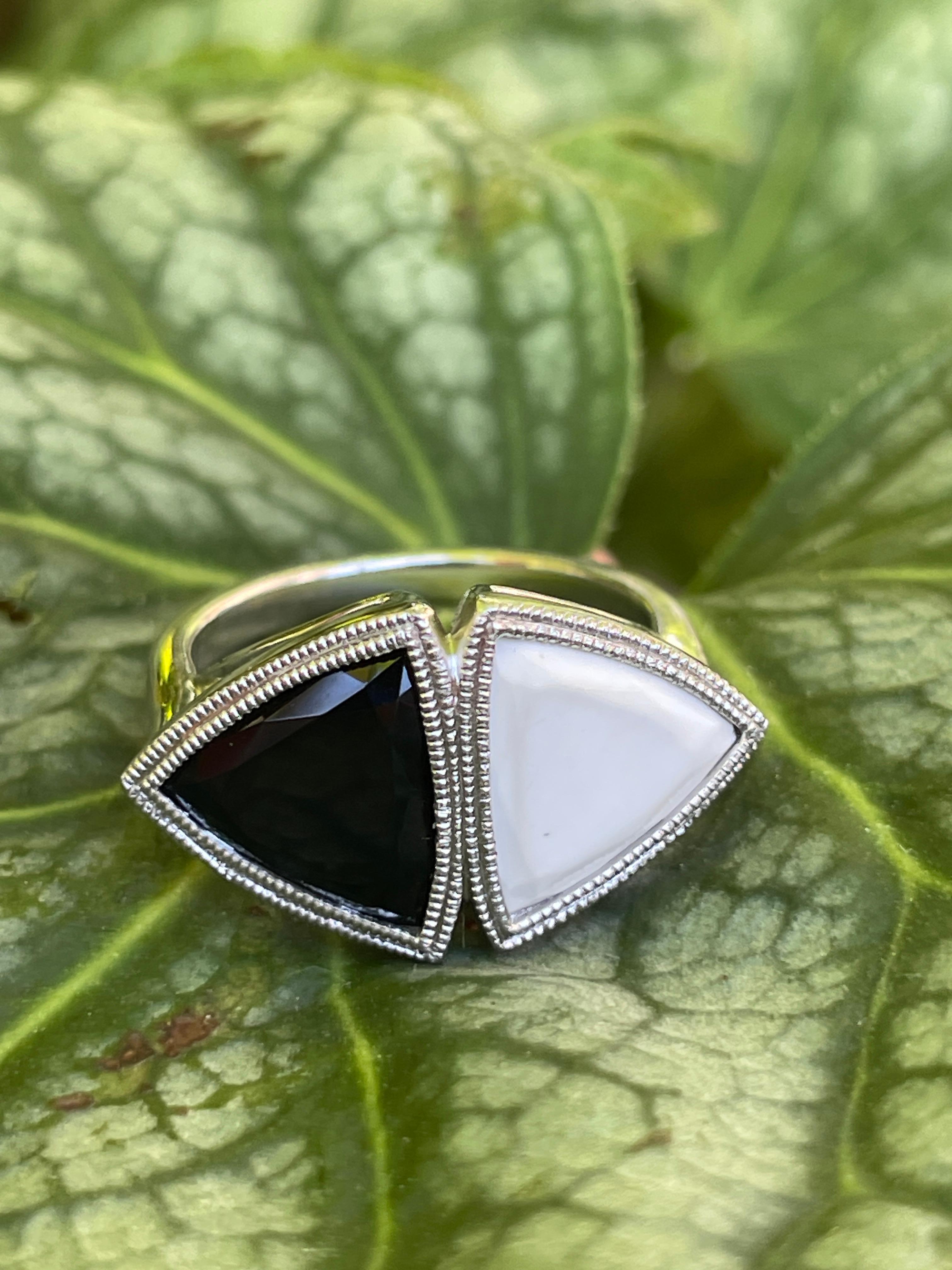 ANTIQUE VINTAGE ART DECO BLACK and WHITE ONYX RING in PLATINUM For Sale 7