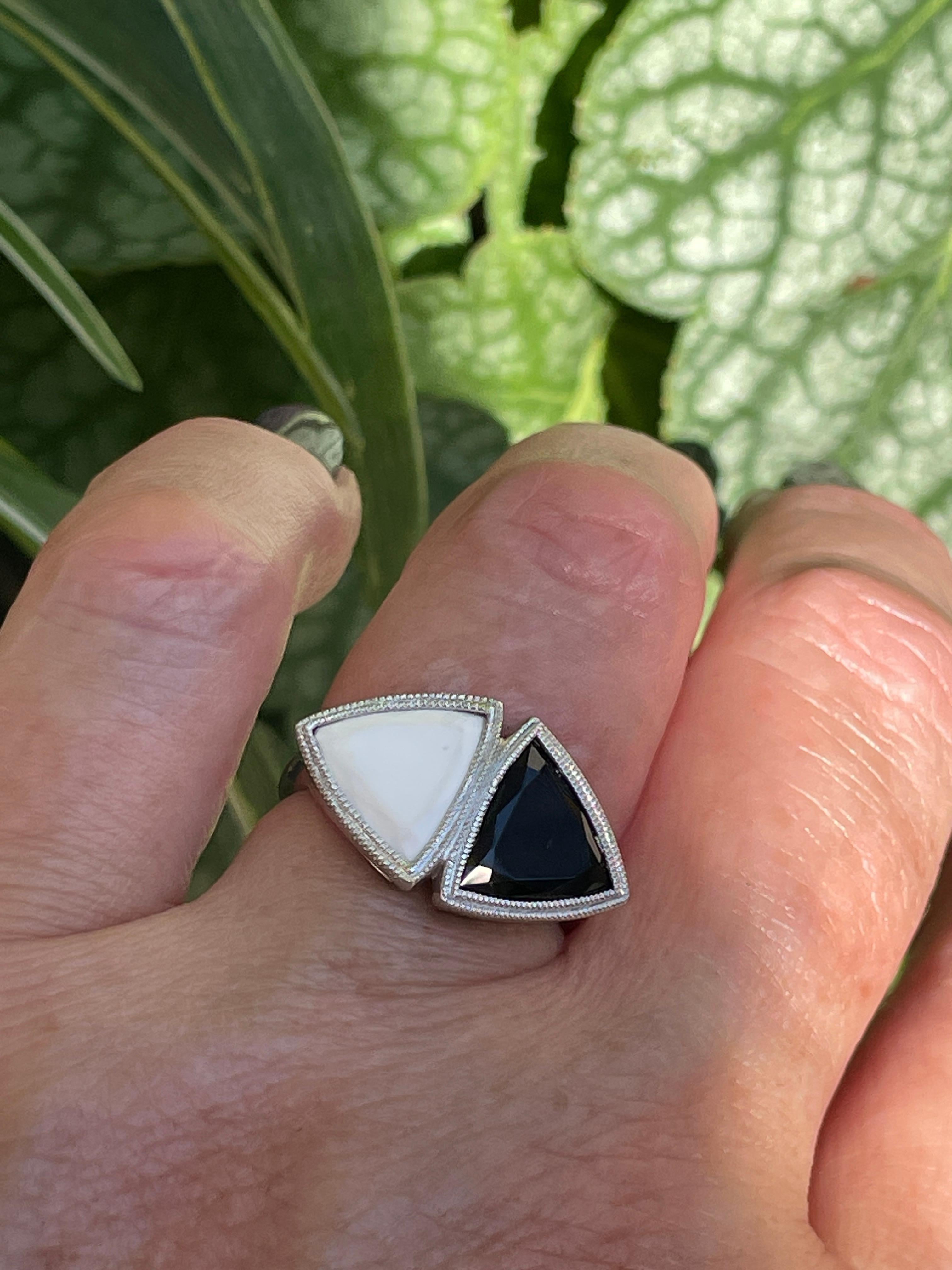 ANTIQUE VINTAGE ART DECO BLACK and WHITE ONYX RING in PLATINUM For Sale 10
