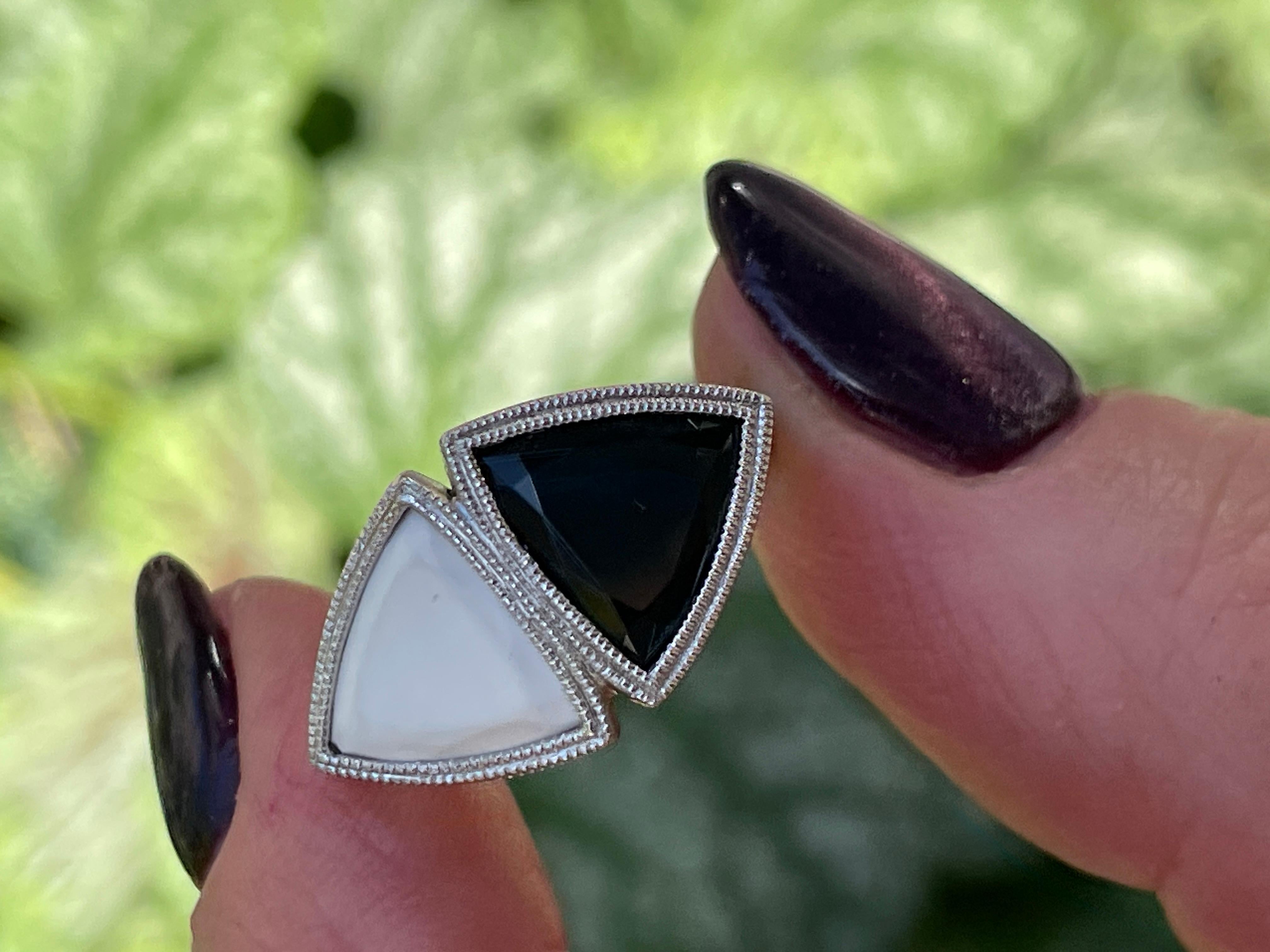 ANTIQUE VINTAGE ART DECO BLACK and WHITE ONYX RING in PLATINUM For Sale 11