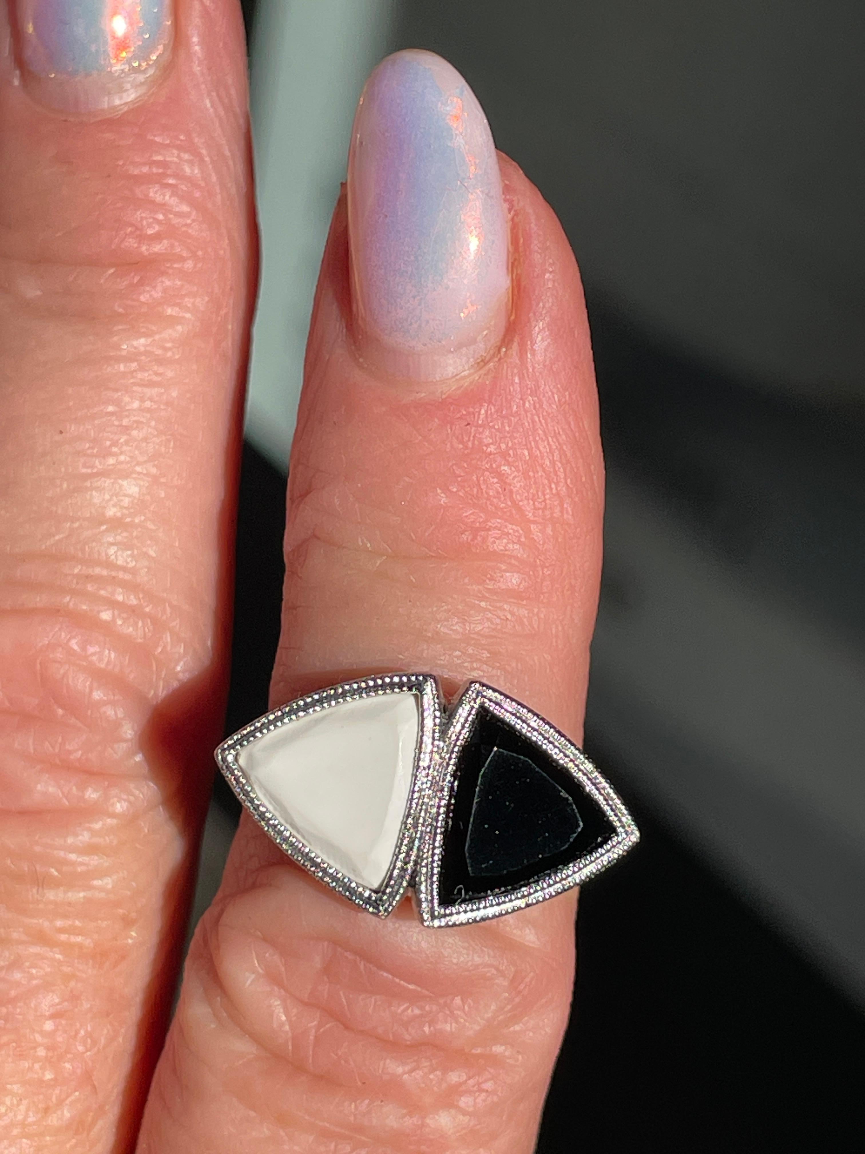ANTIQUE VINTAGE ART DECO BLACK and WHITE ONYX RING in PLATINUM For Sale 14