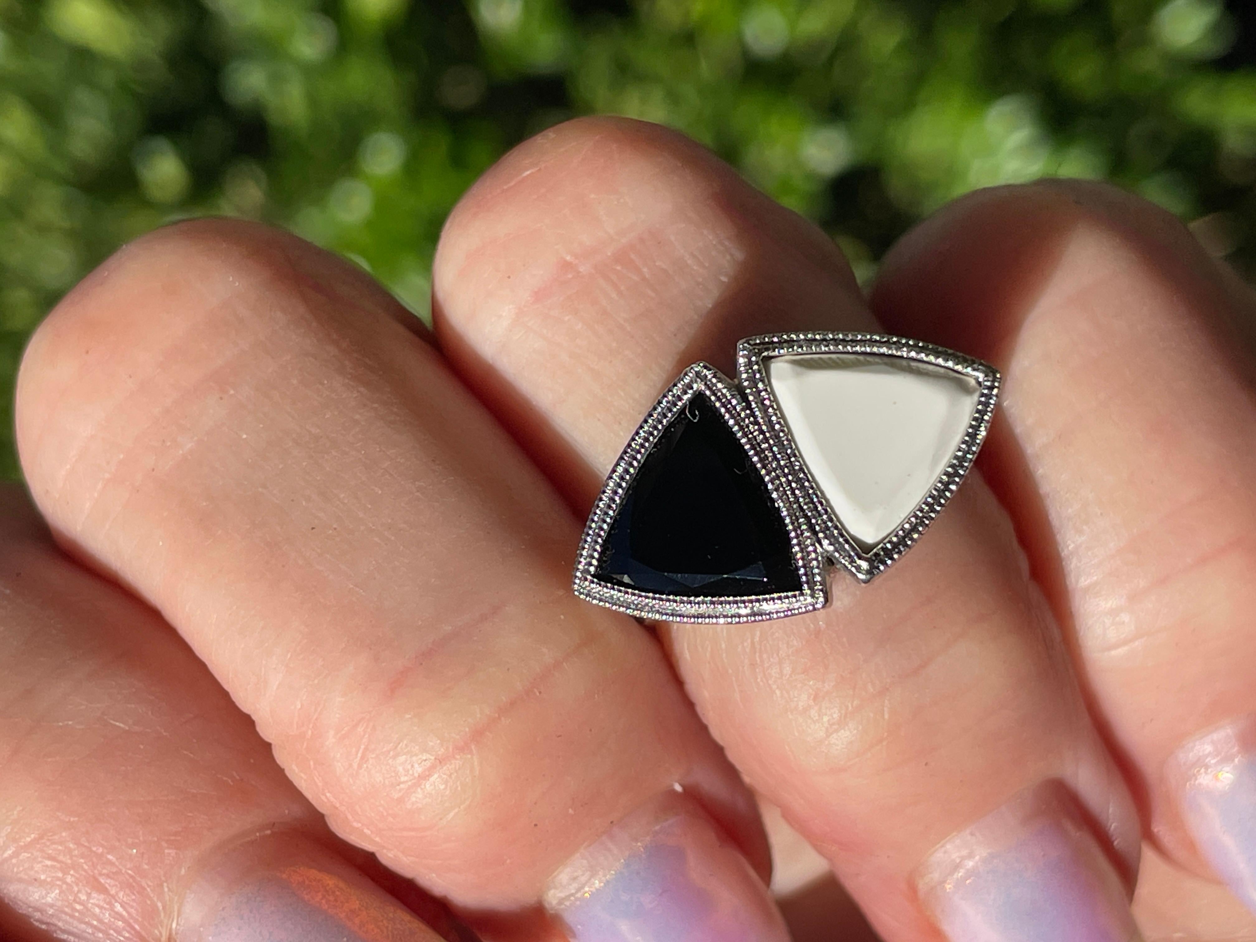 ANTIQUE VINTAGE ART DECO BLACK and WHITE ONYX RING in PLATINUM For Sale 15
